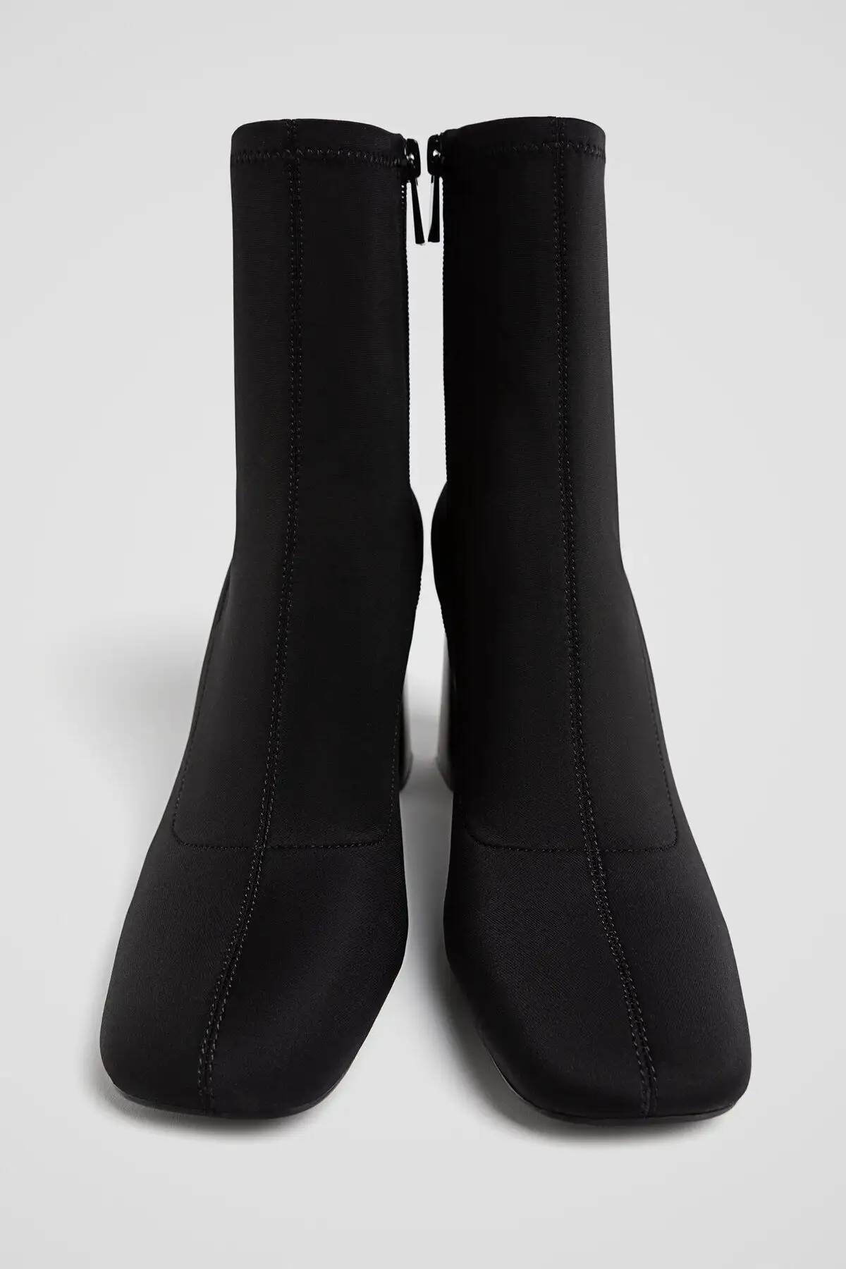 بوت و نیم‌ بوت زنانه بغل‌دار با ظاهر لاستیکی پاشنه دار - 5633