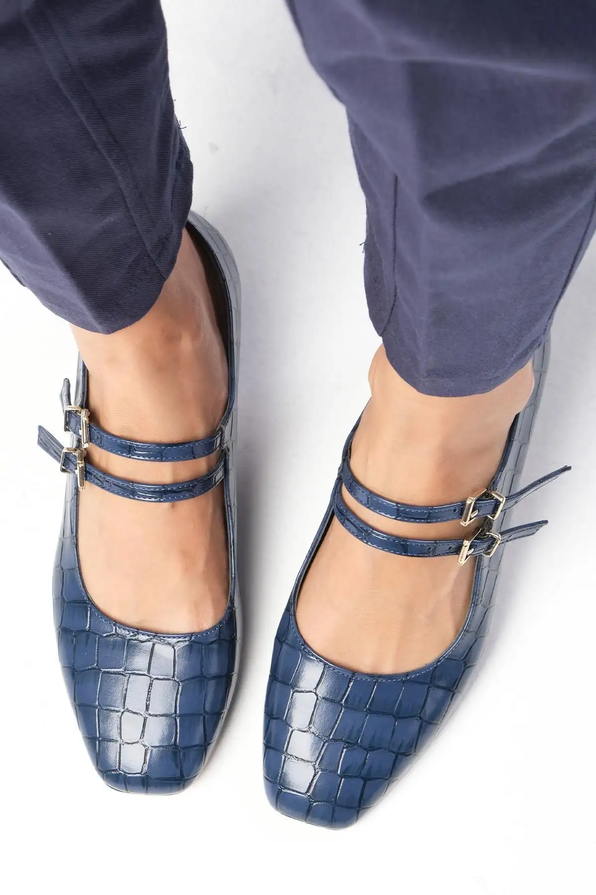 کفش اداری زنانه   کوتاه پاشنه با نوک گرد رنگ سرمهای جورجیا - 6256 کفش اداری زنانه کوتاه پاشنه با نوک گرد رنگ سرمهای جورجیا - 6256