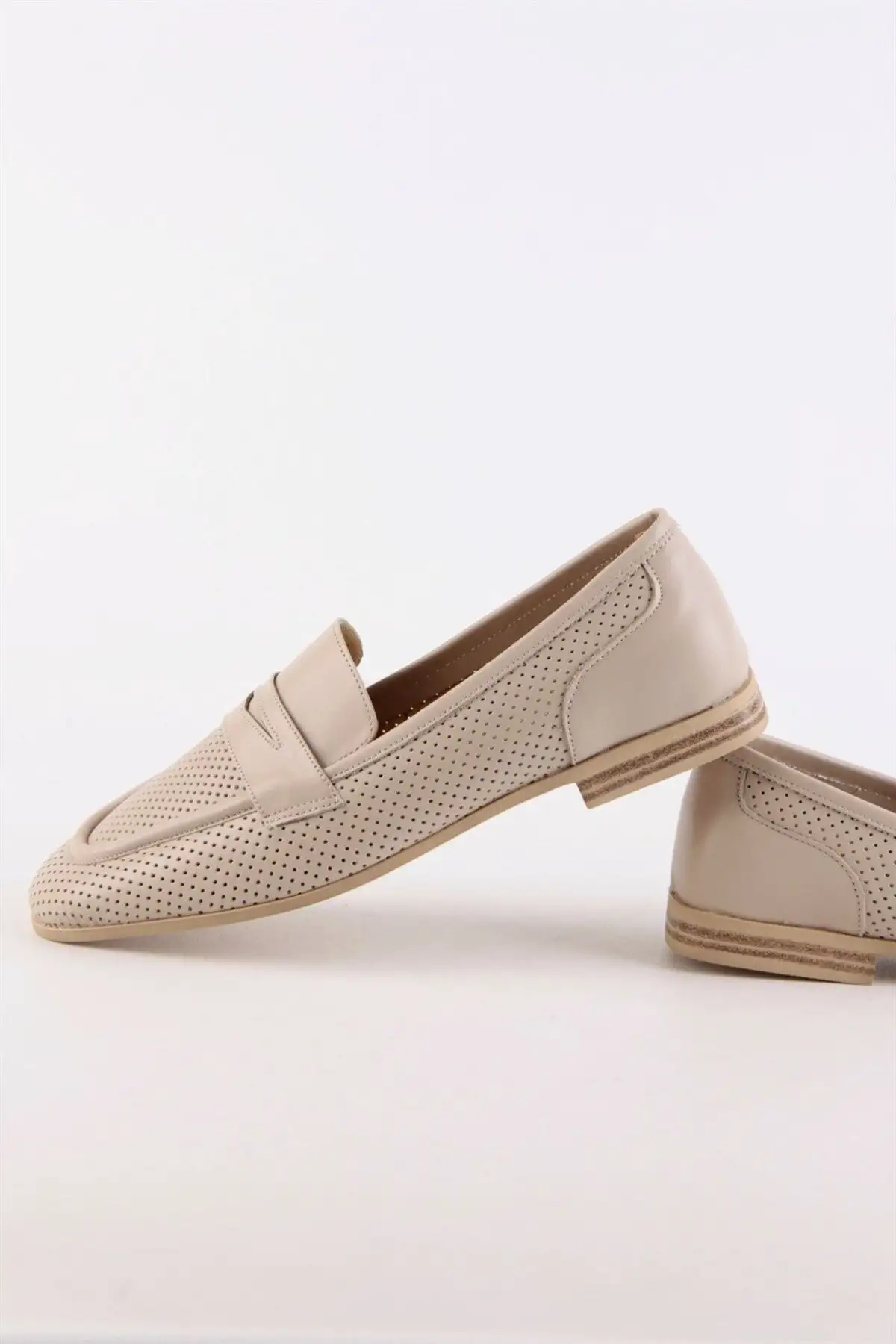 کفش اداری زنانه منیشا بیج   لوفر چرم طبیعی - 6780 کفش اداری زنانه منیشا بیج لوفر چرم طبیعی - 6780