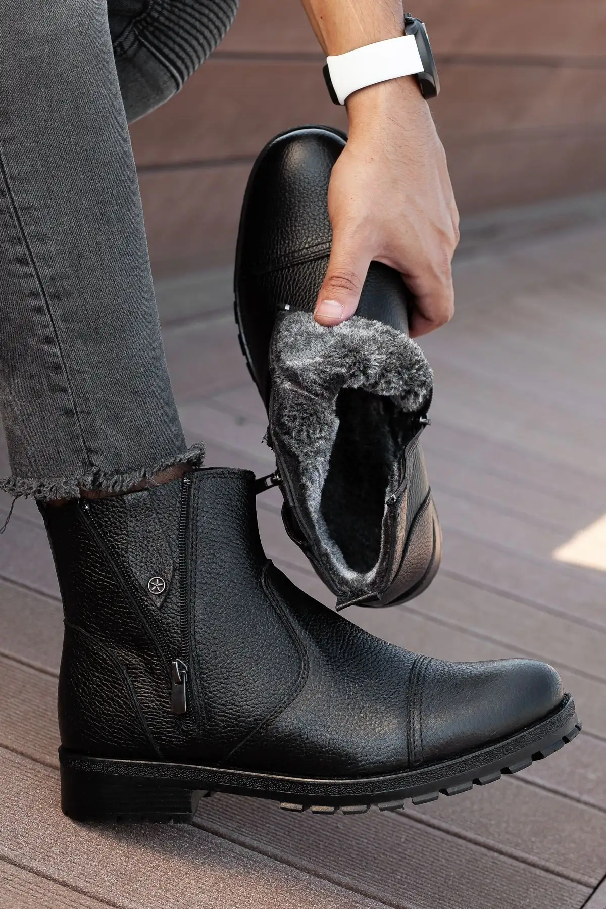 بوت مردانه D0400 چرم طبیعی 100%  با کفی شامل  پشمی کامل - 5602 بوت مردانه D0400 چرم طبیعی 100% با کفی شامل پشمی کامل - 5602