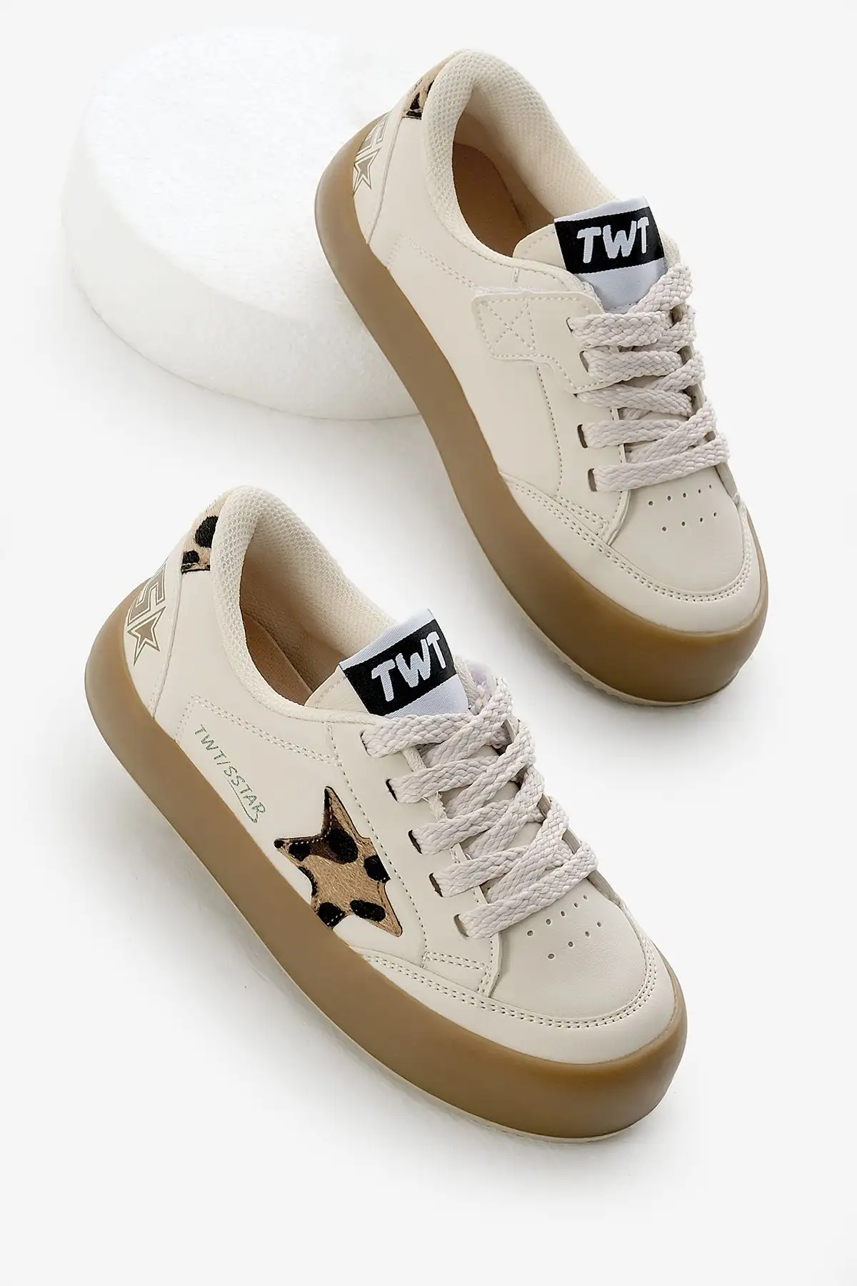 کفش دخترانه  ورزشی بچگانه یونیستکس مشکی طرح پلنگی با جزئیات ستاره و بند و چسب دار - 6880 کفش دخترانه ورزشی بچگانه یونیستکس مشکی طرح پلنگی با جزئیات ستاره و بند و چسب دار - 6880