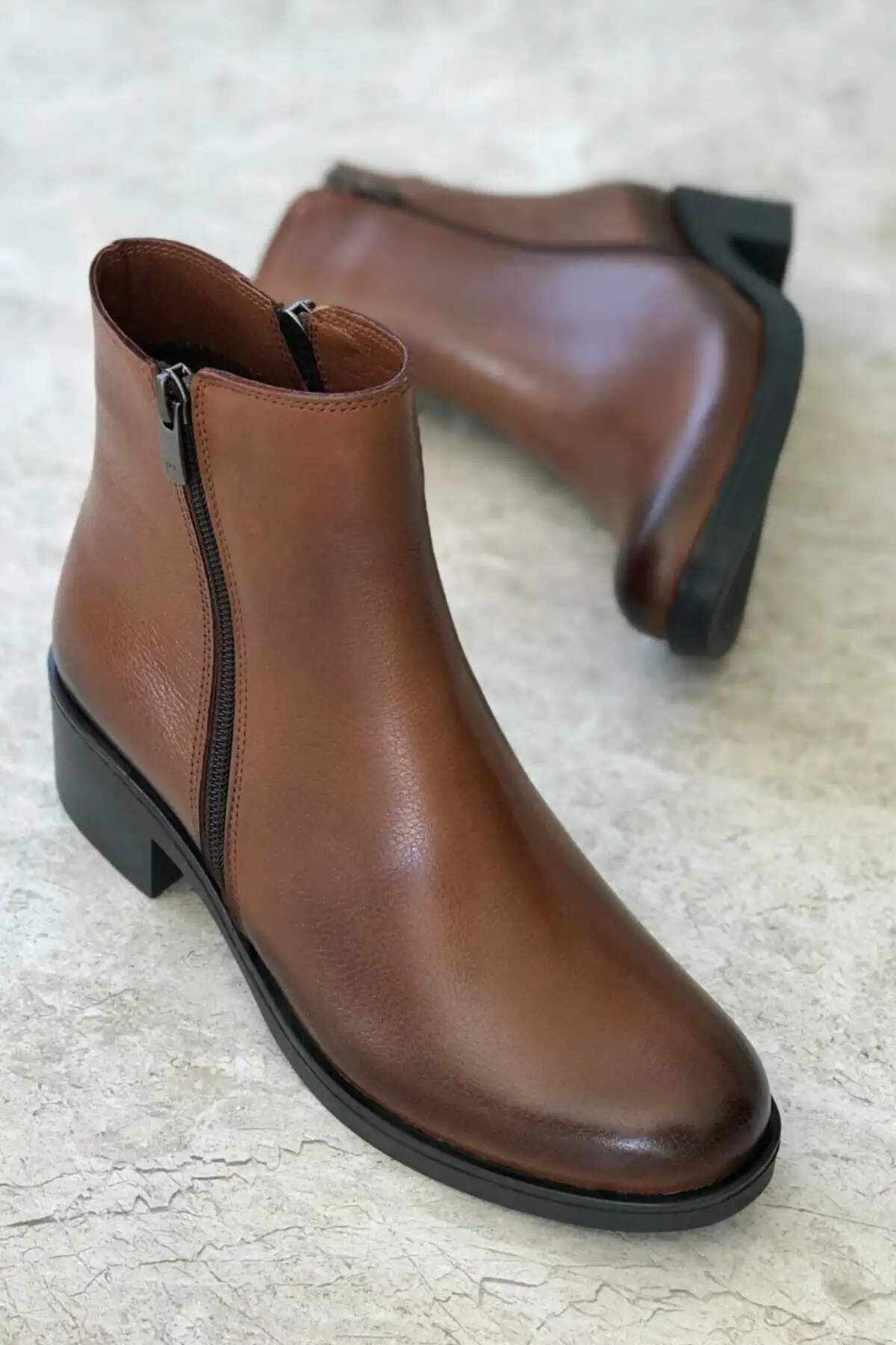 بوت و نیم بوت زنانه   ی  چرم طبیعی کرم - 6685 بوت و نیم بوت زنانه ی چرم طبیعی کرم - 6685