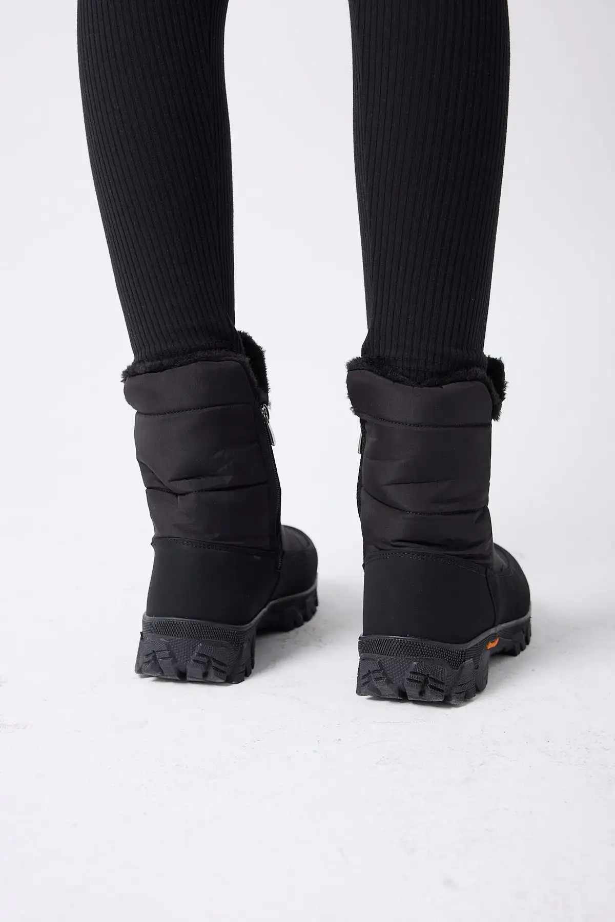 کفش مجلسی زنانه بوت  جدید مدل مشکی با زیپ، دارای کفی ارتوپدیک، ضد لغزش و ضد آب با راحتی انعطافپذیر. - 5680 کفش مجلسی زنانه بوت جدید مدل مشکی با زیپ، دارای کفی ارتوپدیک، ضد لغزش و ضد آب با راحتی انعطافپذیر. - 5680