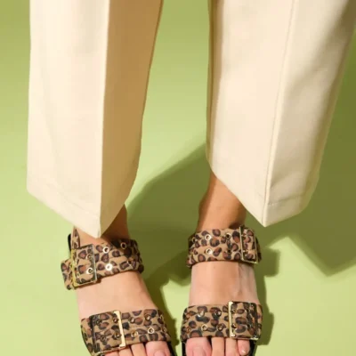 کفش صندل زنانه ساندلی با بند طلایی و طرح سیاه و زرد بلاب - 7050