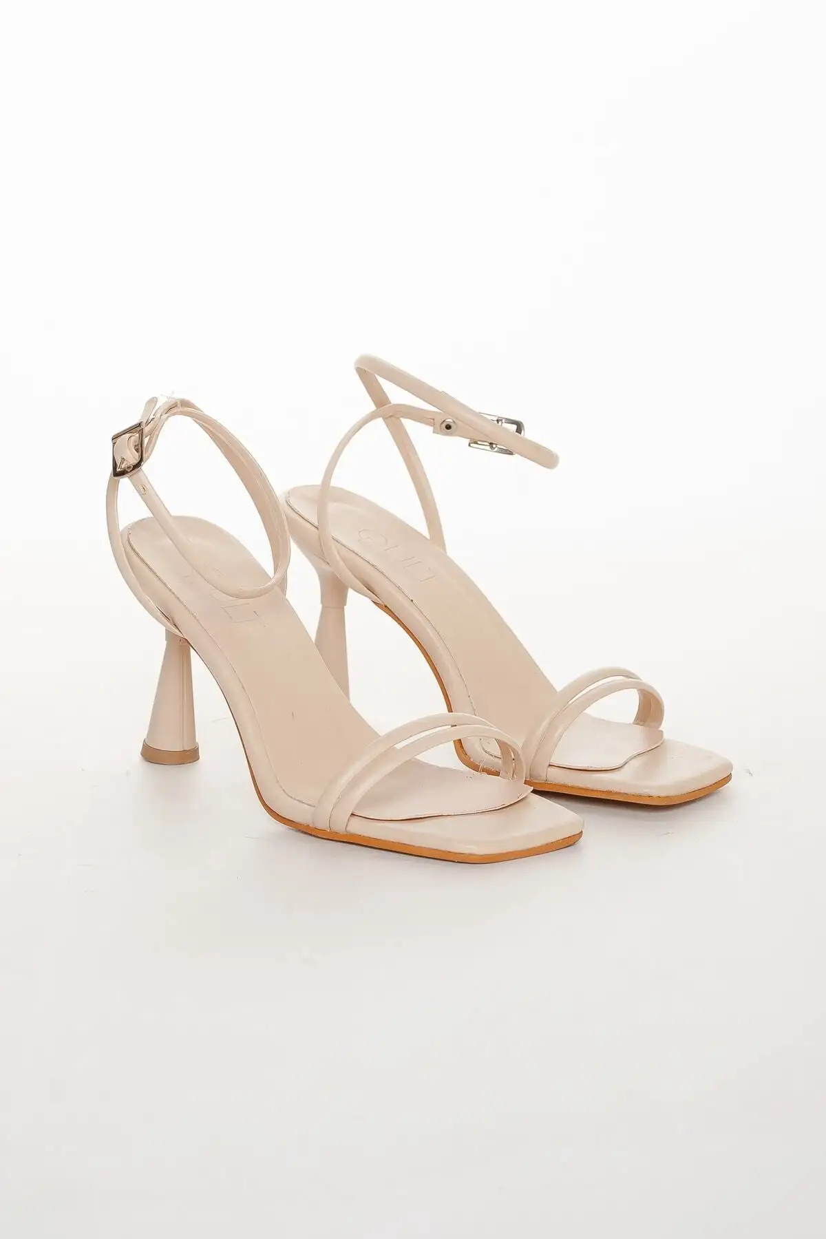 کفش پاشنه‌ بلند زنانه پاشنه تابستانی به رنگ بژ با پاشنه نازک - 6304