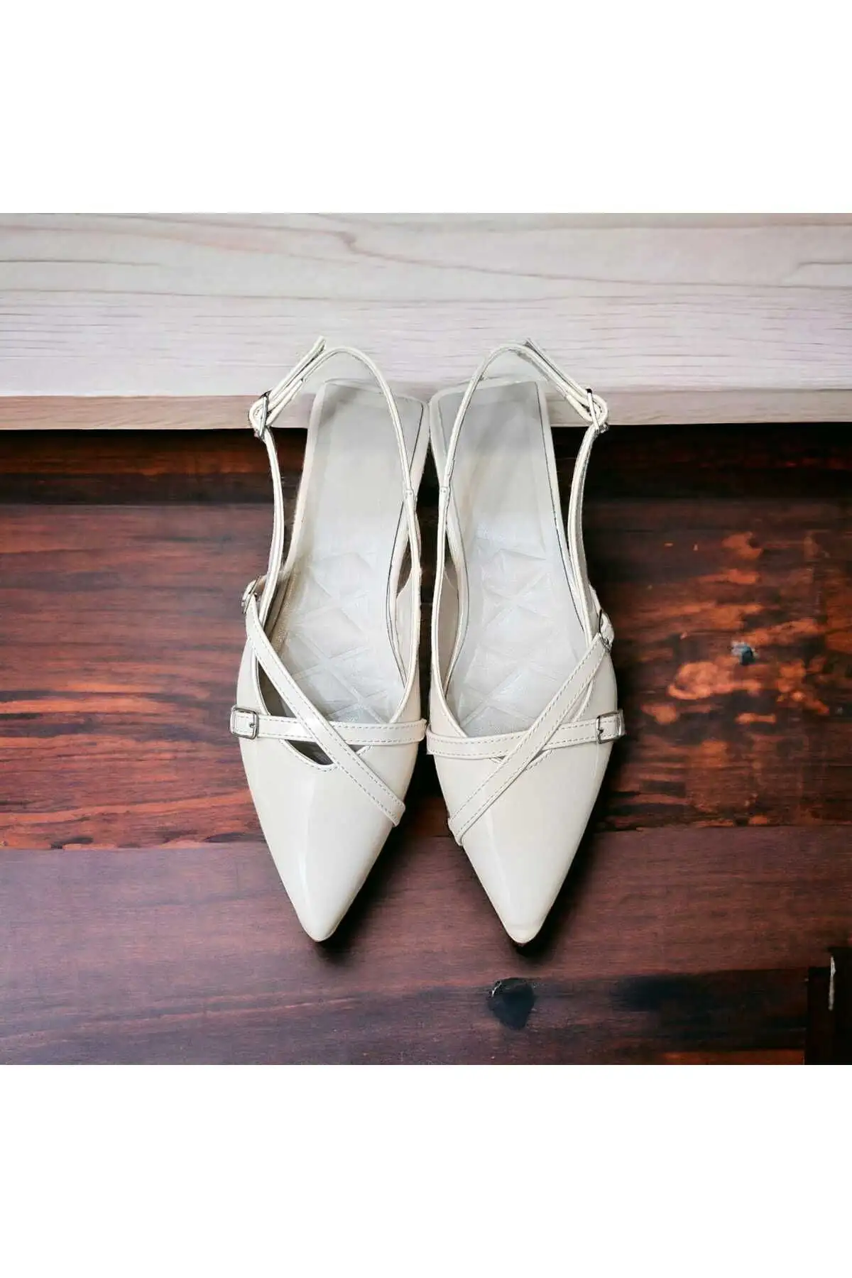 کفش مجلسی زنانه   رنگ بژ با بند کراس جدید فصل - 5688 کفش مجلسی زنانه رنگ بژ با بند کراس جدید فصل - 5688