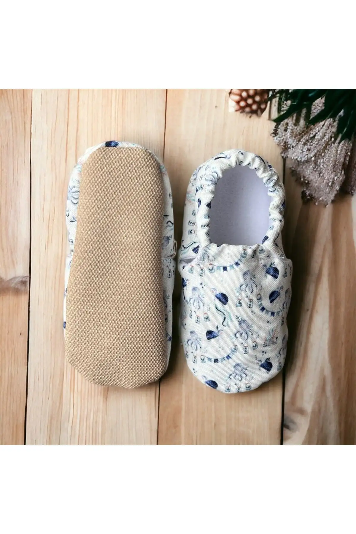 کفش نوزاد پسر 1. تابه نلغز
2. پاپوش کریش خانگی از پنبه ارگانیک
3. پاپوش با طرح ماجراجویی دریایی آبی - 5464 کفش نوزاد پسر 1. تابه نلغز 2. پاپوش کریش خانگی از پنبه ارگانیک 3. پاپوش با طرح ماجراجویی دریایی آبی - 5464