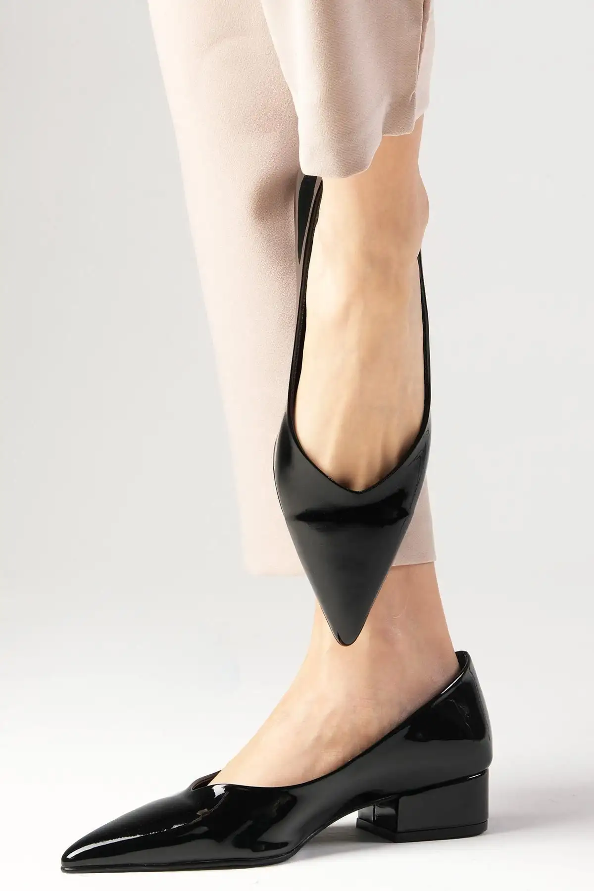 کفش اداری زنانه   ماری سیاه رنگ پاشنه کوتاه و براق - 6246 کفش اداری زنانه ماری سیاه رنگ پاشنه کوتاه و براق - 6246