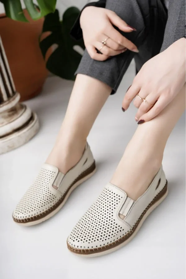 کفش ورزشی روزمره زنانه چرم طبیعی مدل Dd2305 - 5550