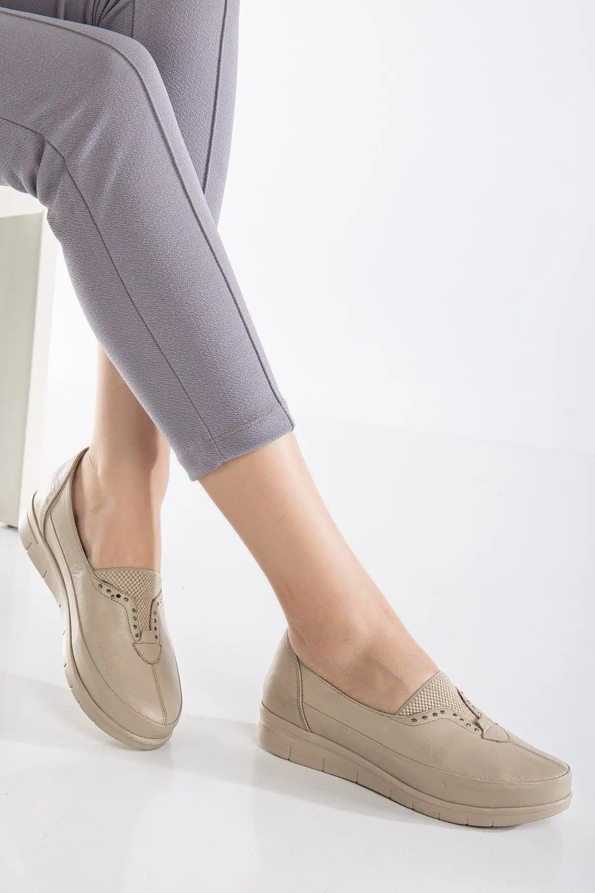 کفش ورزشی روزمره 92102 زنانه اورتپدیک چرم مناسب برای پاشنه‌درد - 5557