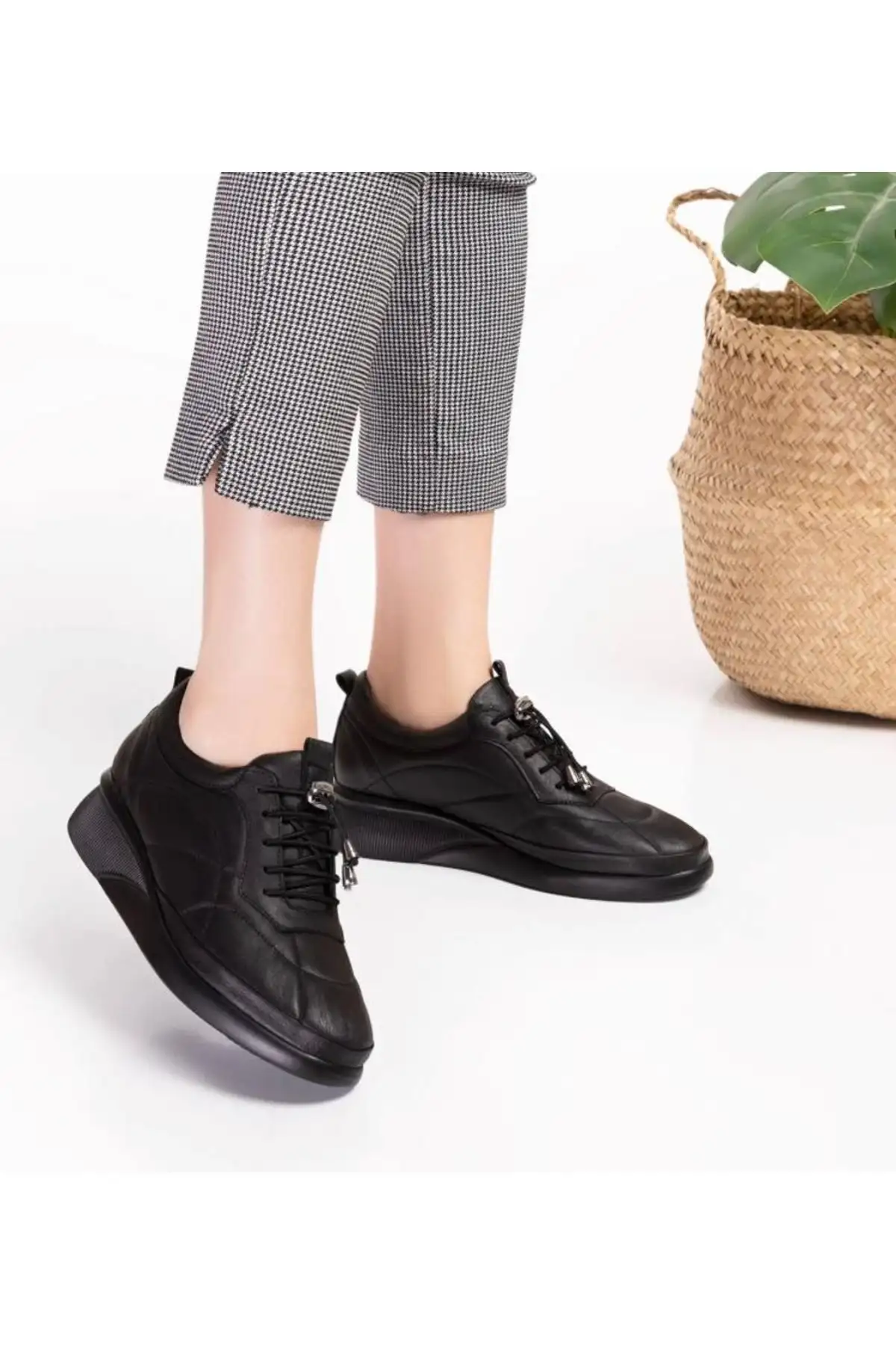 کفش ورزشی روزمره  زنانه چرم اورتوپدیک میرا مناسب برای پاشنههای سفت و برآمدگیهای استخوانی - 5544 کفش ورزشی روزمره زنانه چرم اورتوپدیک میرا مناسب برای پاشنههای سفت و برآمدگیهای استخوانی - 5544