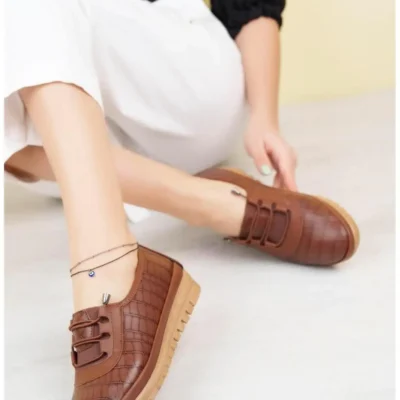 کفش ورزشی روزمره زنانه راحتی رنگ قهوه‌ای تیره با کفی اورتopedیک و ضد لغزش - 6631