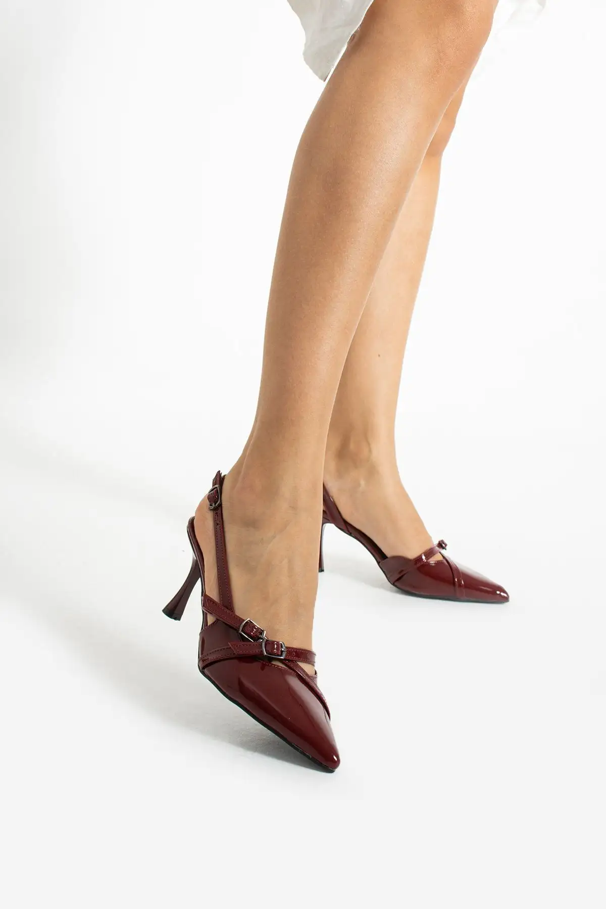 کفش پاشنه بلند زنانه دار چرم مصنوعی بوردو با دو بند و سگک نوک تیز رنگ گیلاس - 5764 کفش پاشنه بلند زنانه دار چرم مصنوعی بوردو با دو بند و سگک نوک تیز رنگ گیلاس - 5764
