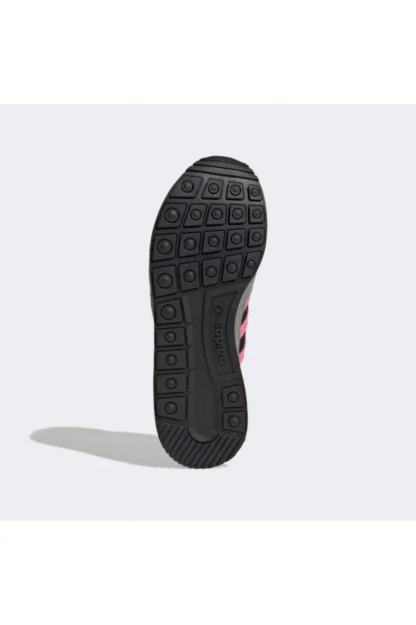 کفش ورزشی ZX500W به فارسی به معنای "ZX500W" است و چون این اسم یک مدل خاص است، معمولاً به همان شکل به کار می‌رود. در صورت وجود نام تجاری یا توضیحات بیشتر، می‌توان نام‌های مرتبط را به فارسی ترجمه کرد. - 7077