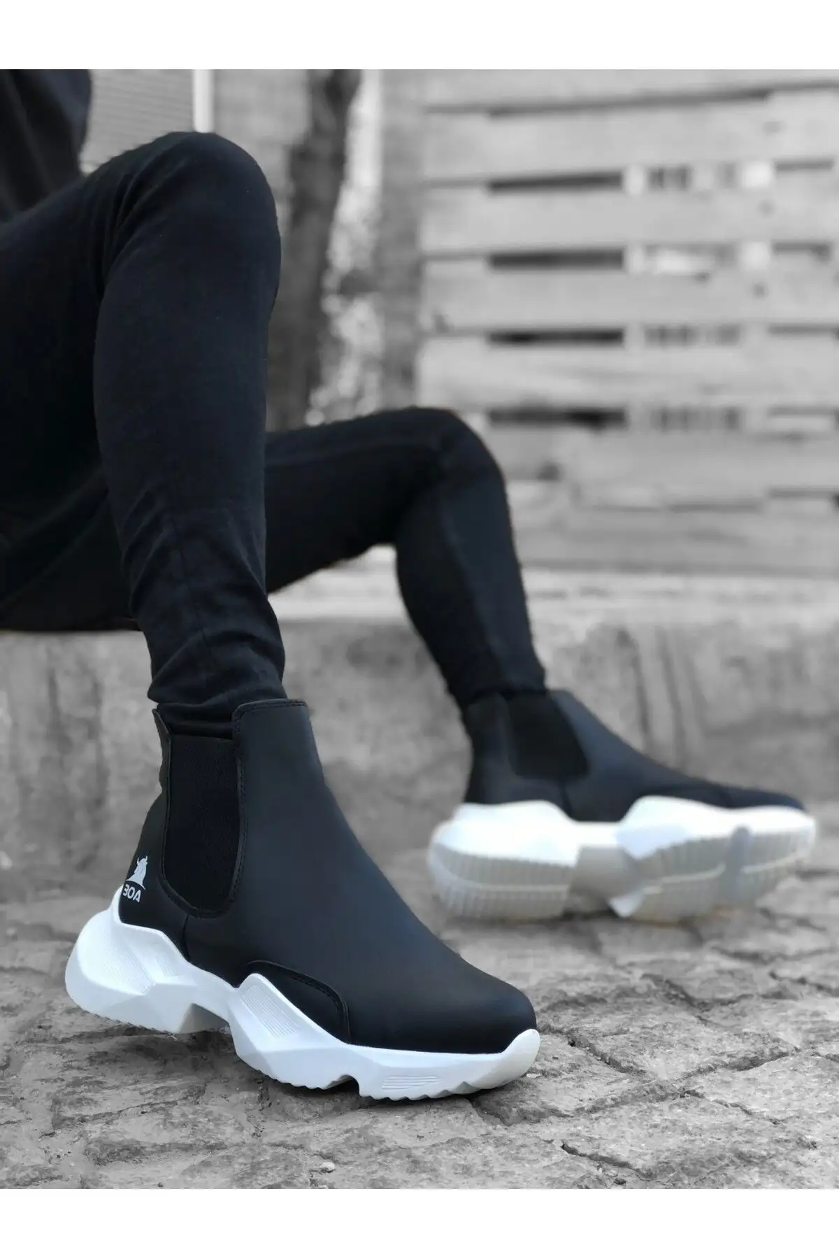 بوت مردانه کفش نیم ست راحت با زیره بالا بدون بند، با رنگ مشکی و سفید - 6163 بوت مردانه کفش نیم ست راحت با زیره بالا بدون بند، با رنگ مشکی و سفید - 6163