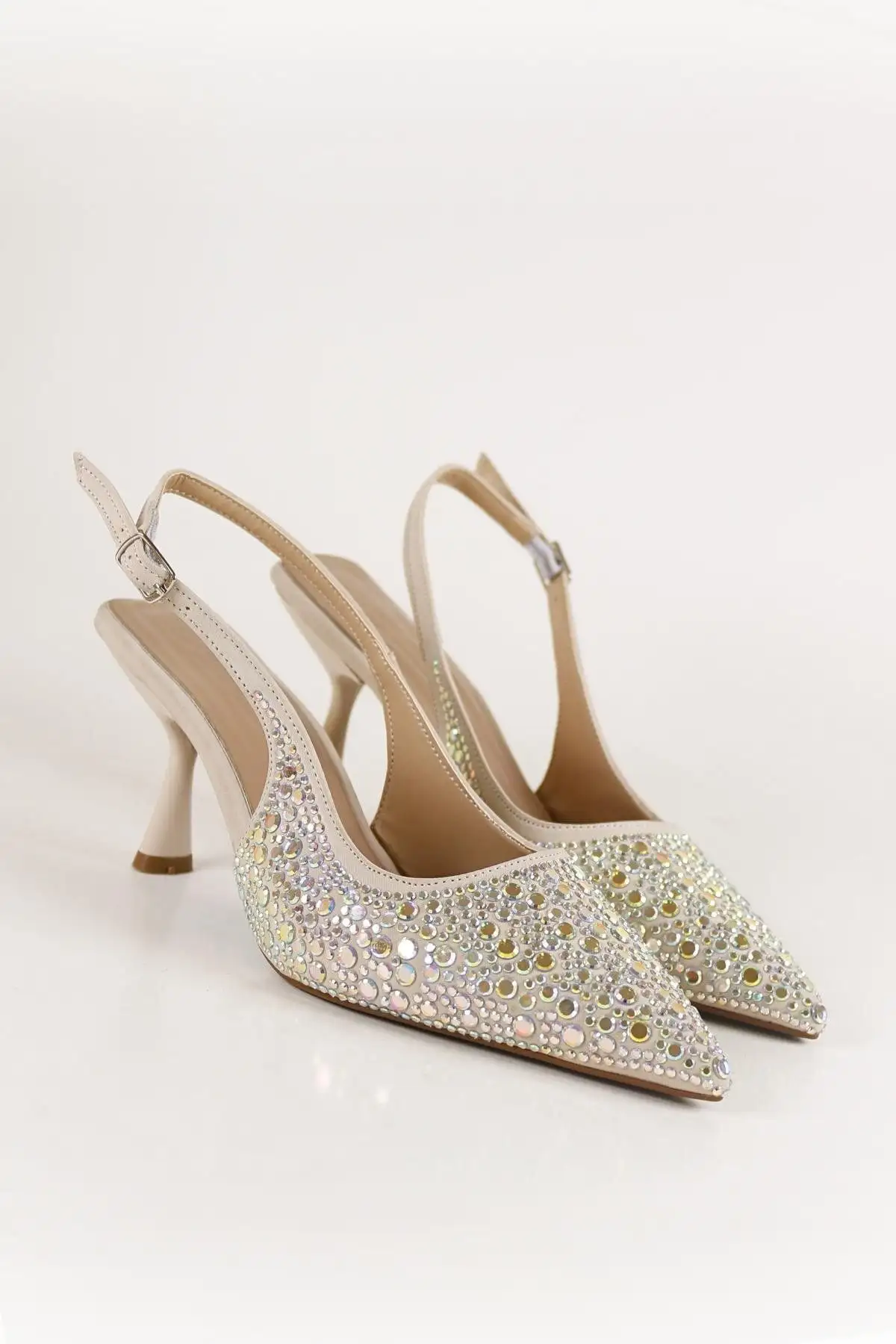 کفش مجلسی زنانه پاشنهبلند با جزئیات سنگی رنگ بژ - 6755 کفش مجلسی زنانه پاشنهبلند با جزئیات سنگی رنگ بژ - 6755