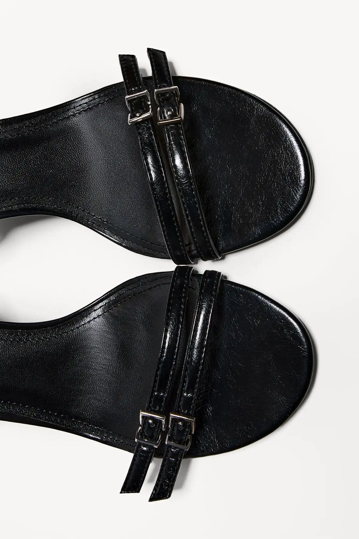 کفش صندل زنانه بنددار کفی پاشنهبلند مدل - 5975 کفش صندل زنانه بنددار کفی پاشنهبلند مدل - 5975