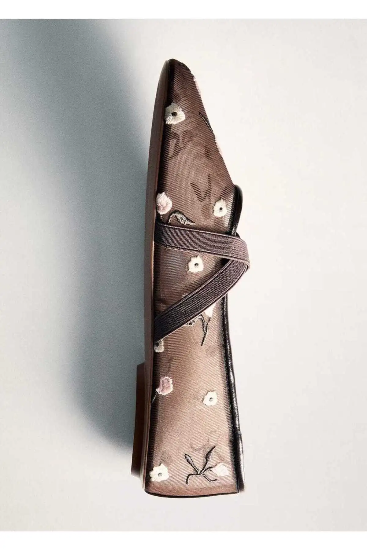 کفش تخت زنانه بابت کفی ضربدری و با گلدوزی شده - 5821 کفش تخت زنانه بابت کفی ضربدری و با گلدوزی شده - 5821