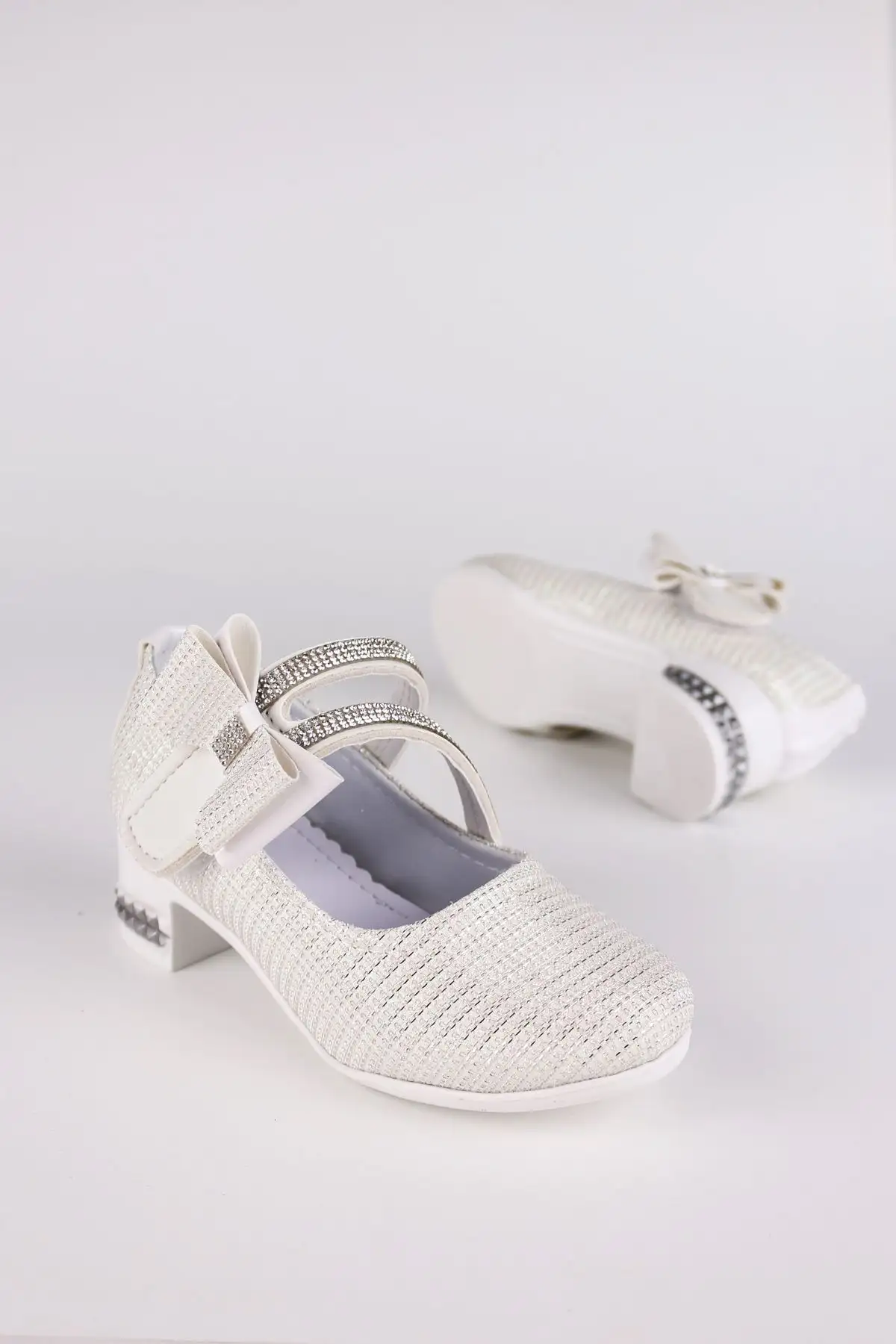 کفش دخترانه   مدل باله با پاپیون و سنگهای زینتی - سفید براق - 5835 کفش دخترانه مدل باله با پاپیون و سنگهای زینتی - سفید براق - 5835