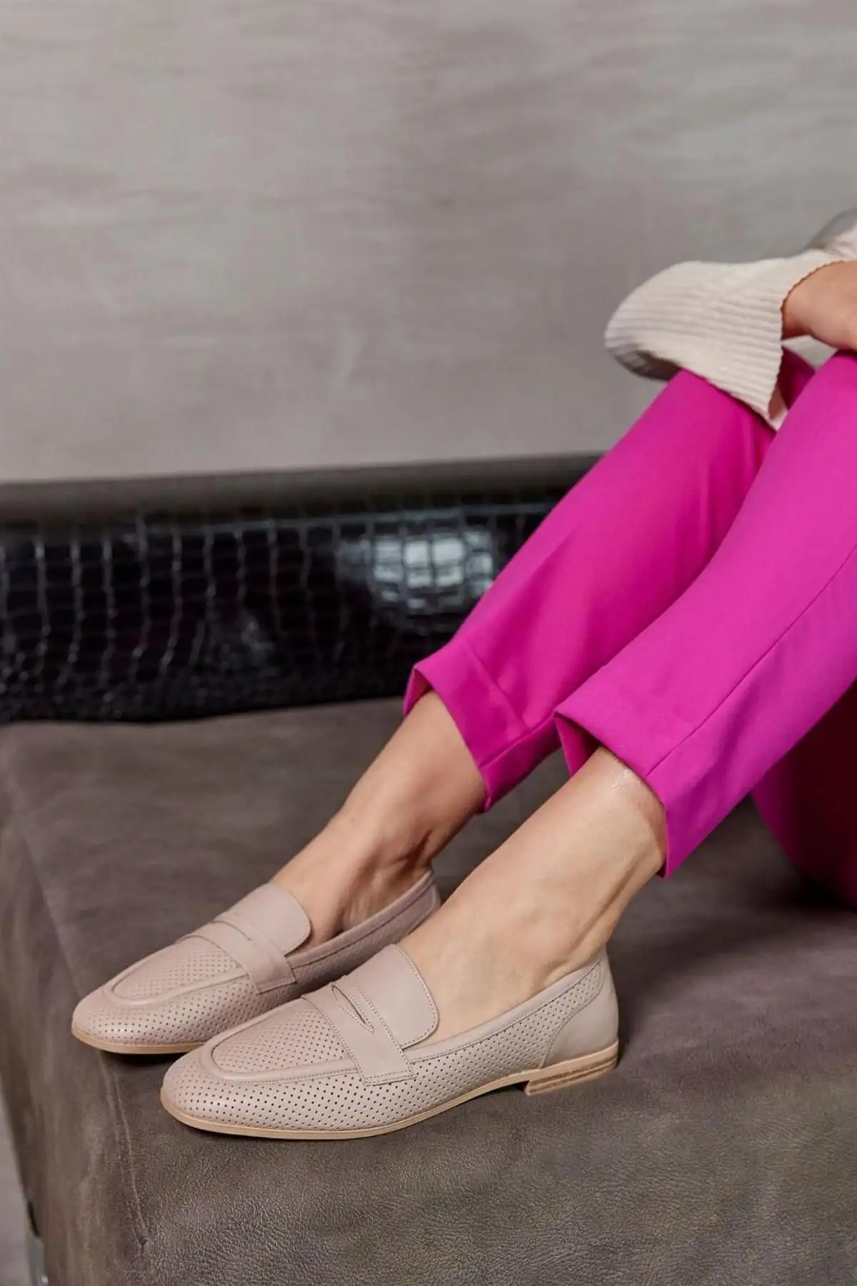 کفش اداری زنانه منیشا بیج   لوفر چرم طبیعی - 6780 کفش اداری زنانه منیشا بیج لوفر چرم طبیعی - 6780