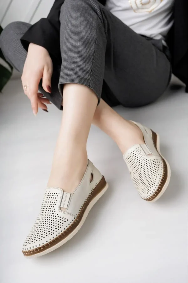 کفش ورزشی روزمره زنانه چرم طبیعی مدل Dd2305 - 5550