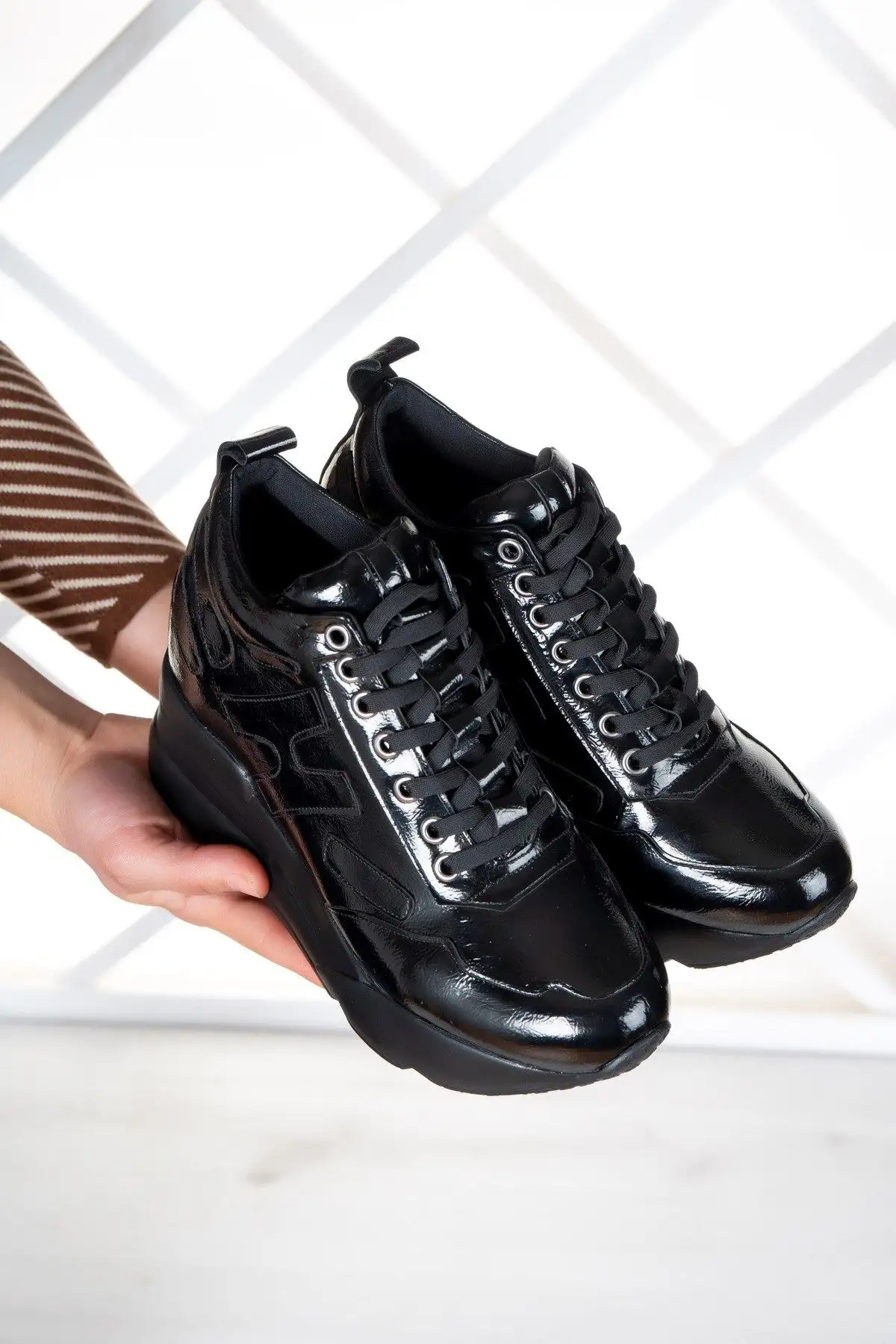 کفش پاشنه بلند زنانه  ورزشی  ماریای سیاه با پد مخفی و وگان - 5761 کفش پاشنه بلند زنانه ورزشی ماریای سیاه با پد مخفی و وگان - 5761