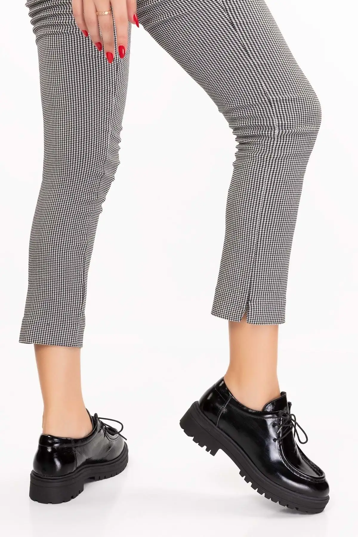 کفش اداری زنانه  آکسفورد سبک با زیره ضخیم از چرم طبیعی مدل 2420 رنگ مشکی لاکی - 6773 کفش اداری زنانه آکسفورد سبک با زیره ضخیم از چرم طبیعی مدل 2420 رنگ مشکی لاکی - 6773