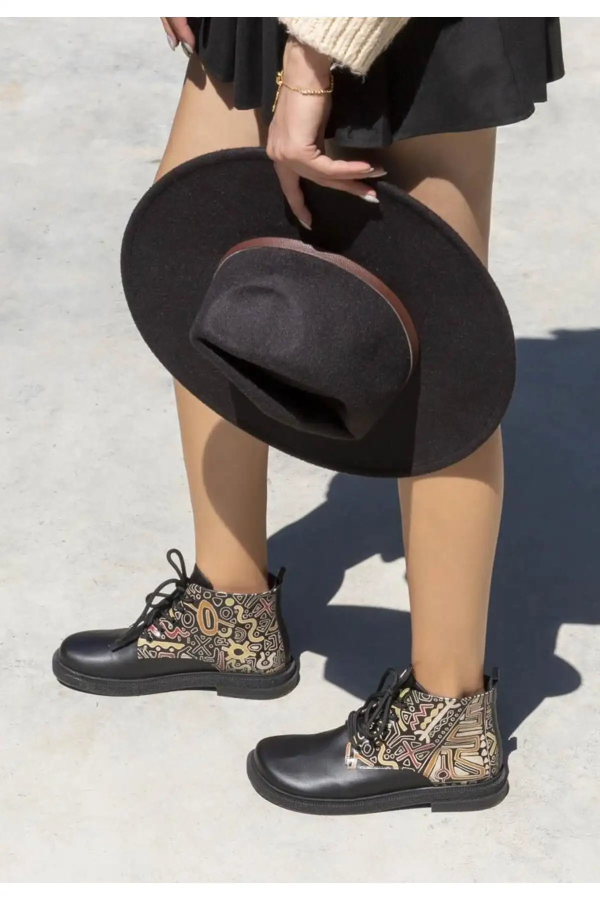 بوت و نیم بوت زنانه  مچدار سیاه  از جنس چرم گان - طراحی خششانسی سیاه - 6177 بوت و نیم بوت زنانه مچدار سیاه از جنس چرم گان - طراحی خششانسی سیاه - 6177