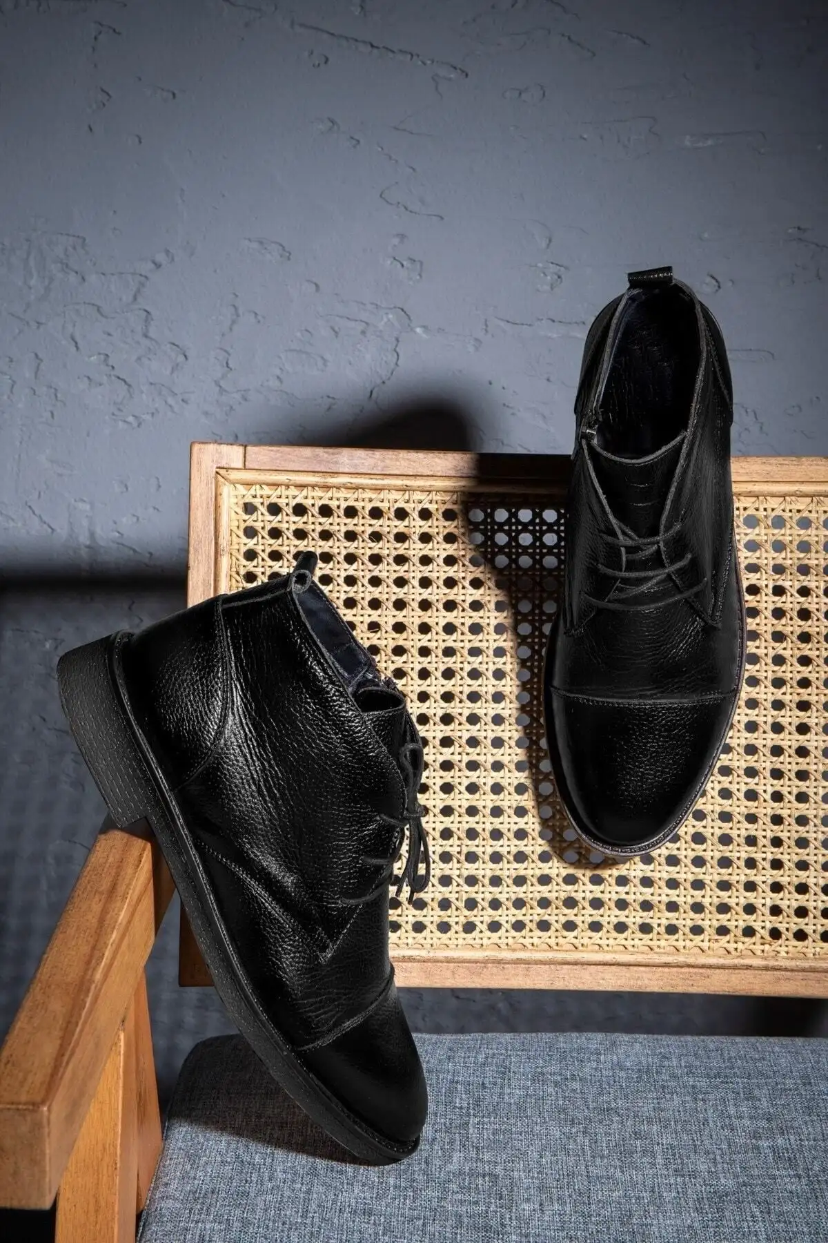 بوت مردانه پوتین روزمره آبی بند دار چرمی اصل با زیپ و زیره ضد لغزش Birmingham - 5585 بوت مردانه پوتین روزمره آبی بند دار چرمی اصل با زیپ و زیره ضد لغزش Birmingham - 5585