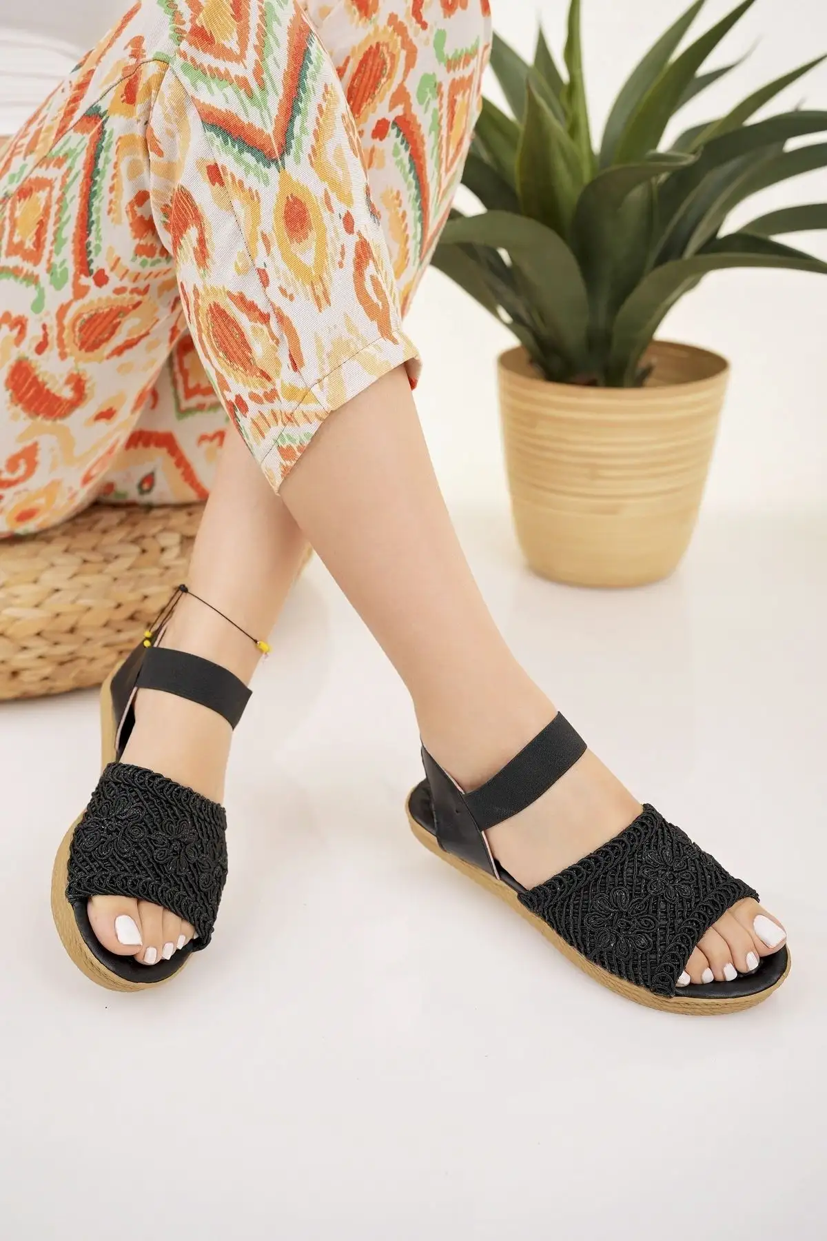 کفش صندل زنانه  بافتنی  مشکی گرهدار دارای گلدوزی، جدیدترین مدل فصل تابستان برای سواحل و تعطیلات - 6942 کفش صندل زنانه بافتنی مشکی گرهدار دارای گلدوزی، جدیدترین مدل فصل تابستان برای سواحل و تعطیلات - 6942