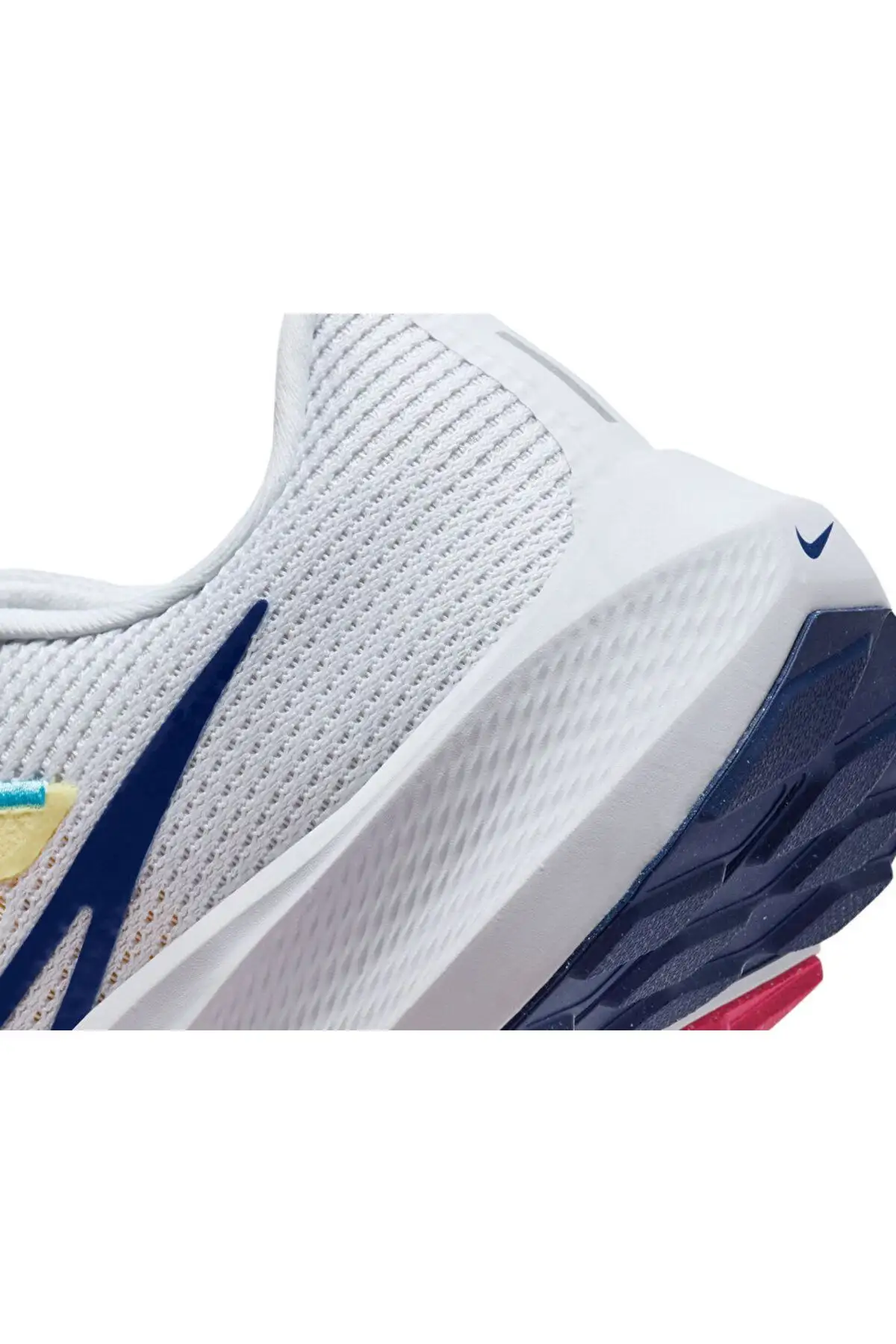 کفش ورزشی زنانه Air Zoom Pegasus 40 کد Dv3854-105 - 7102 کفش ورزشی زنانه Air Zoom Pegasus 40 کد Dv3854-105 - 7102