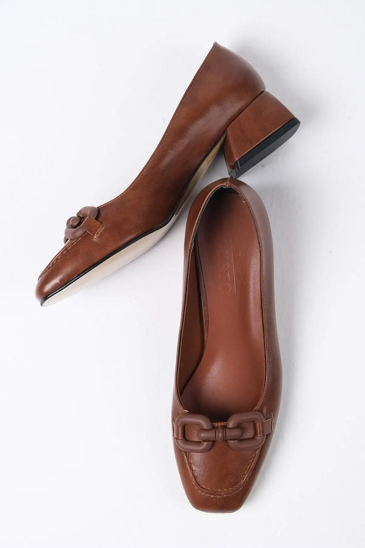 کفش اداری زنانه  کوتاه پاشنه دار  با نوک گرد و اکسسوری با جوراب قهوهای دولی - 6245 کفش اداری زنانه کوتاه پاشنه دار با نوک گرد و اکسسوری با جوراب قهوهای دولی - 6245