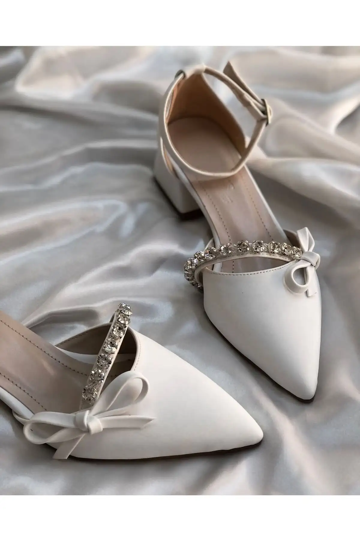 کفش پاشنه بلند زنانه  ساتن  با پاپیون و سنگدوزی - 7223 کفش پاشنه بلند زنانه ساتن با پاپیون و سنگدوزی - 7223