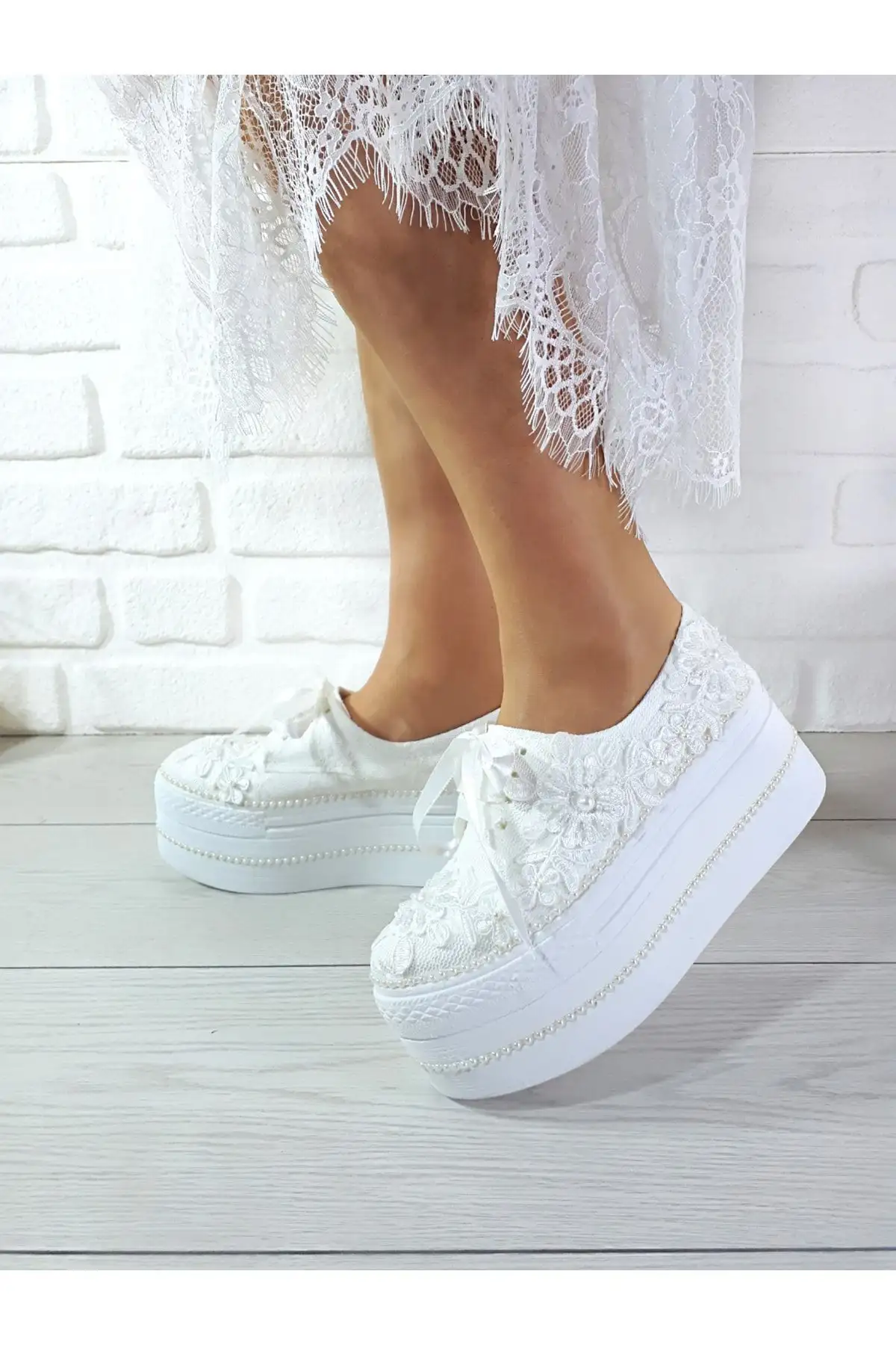 کفش پاشنه بلند زنانه  عروس  سفید با پاشنه  و تزئینات 41208 - 7217 کفش پاشنه بلند زنانه عروس سفید با پاشنه و تزئینات 41208 - 7217