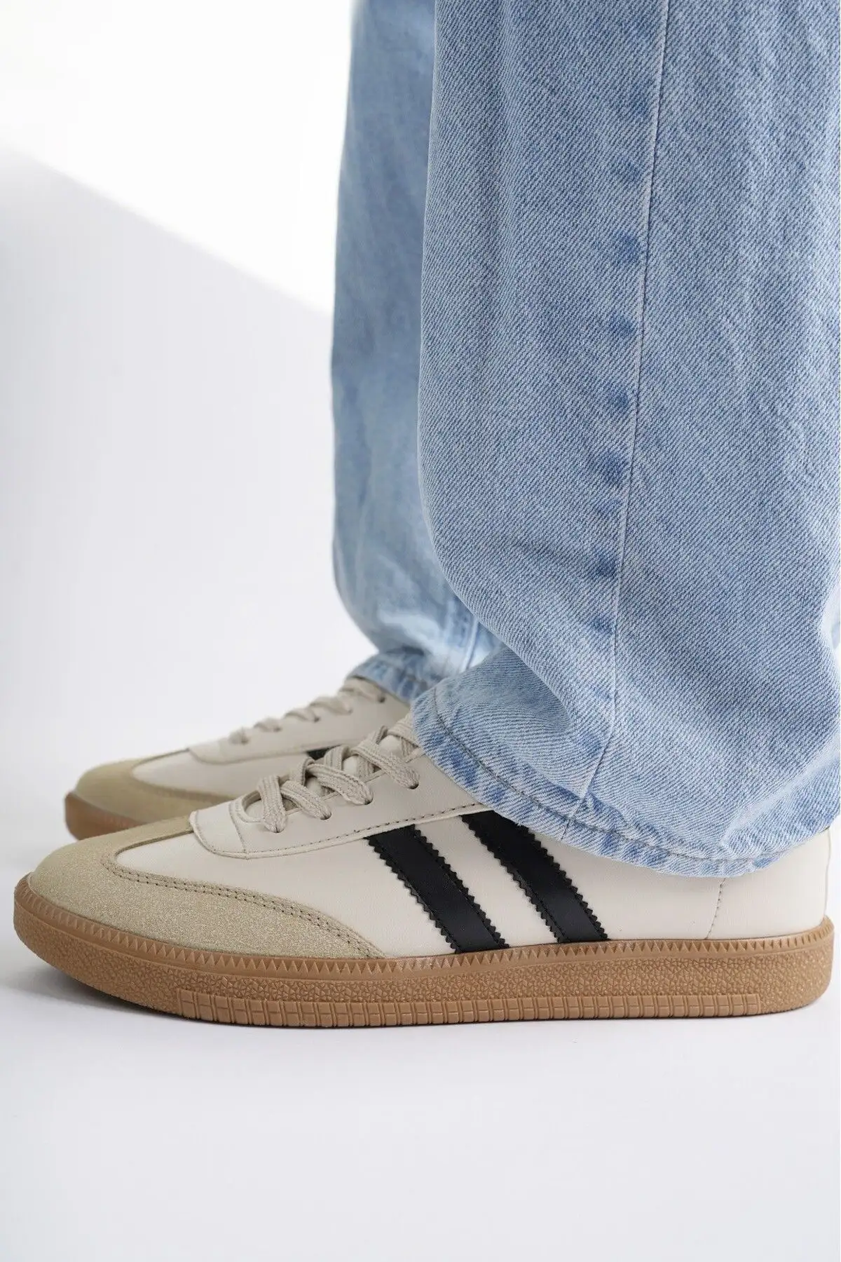 کفش ورزشی روزمره  اسپرت گوردون اورتوپدیک  با ضمانت و بنددار برای پیادهروی و دویدن برند Muggo - 7459 کفش ورزشی روزمره اسپرت گوردون اورتوپدیک با ضمانت و بنددار برای پیادهروی و دویدن برند Muggo - 7459