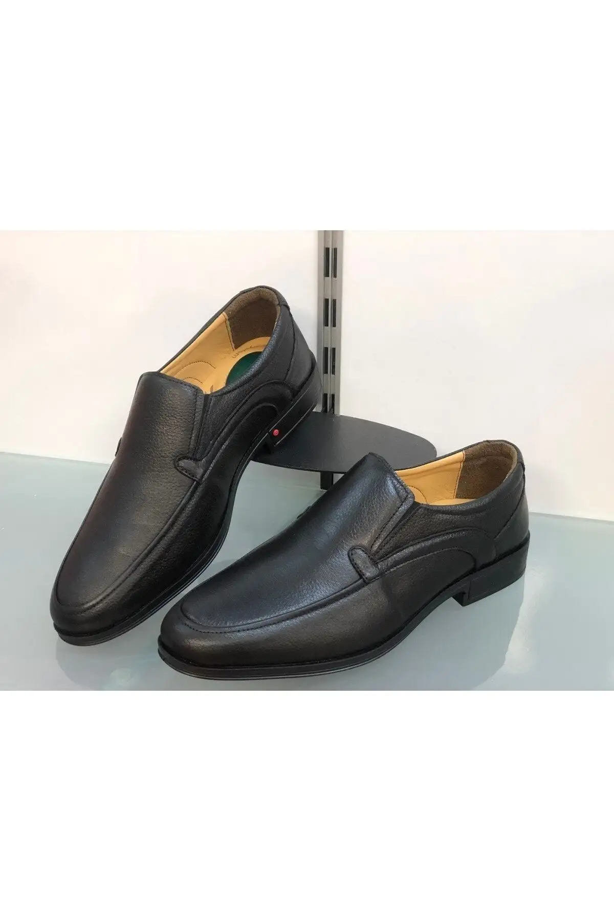 کفش رسمی مردانه   کلاسیک و سبک با کفی نرم و ارتوپدیک از چرم طبیعی برند KAFKASLAR AYAKKABI - 7402 کفش رسمی مردانه کلاسیک و سبک با کفی نرم و ارتوپدیک از چرم طبیعی برند KAFKASLAR AYAKKABI - 7402