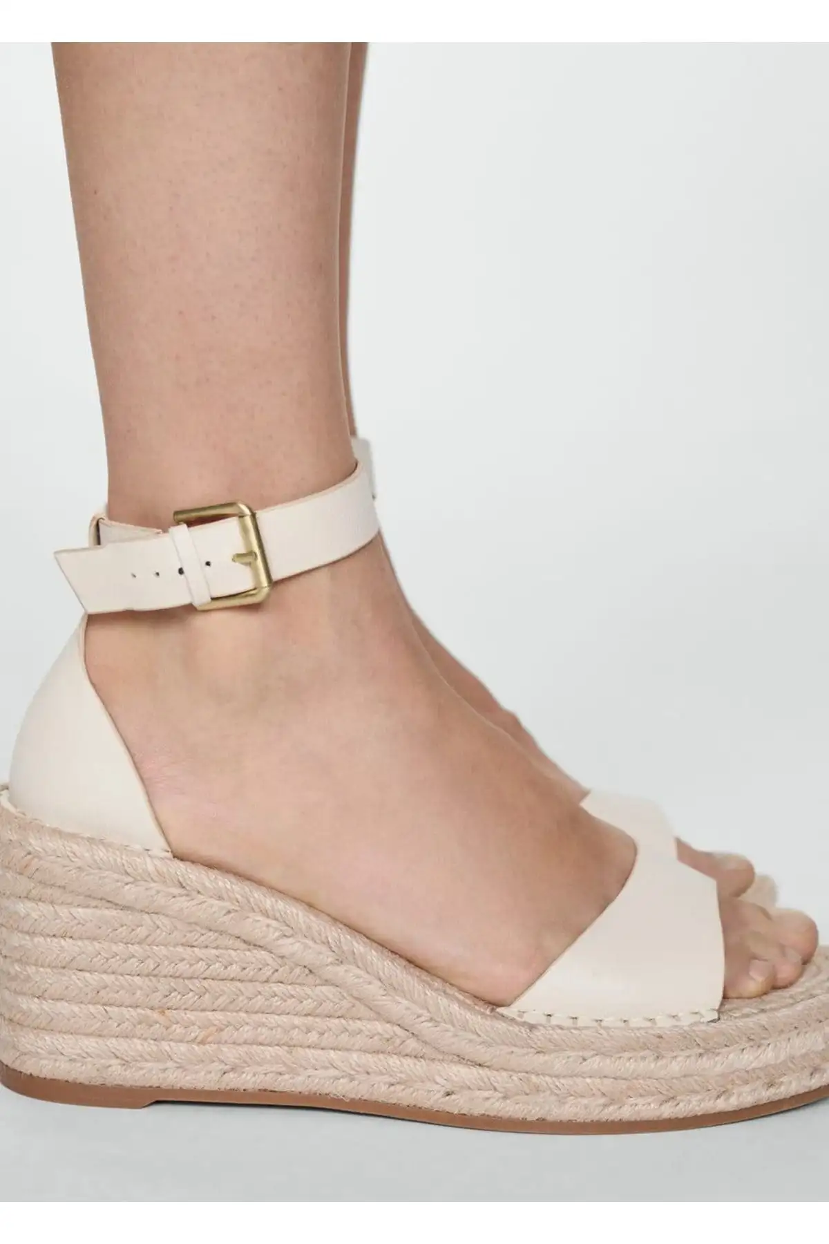 کفش صندل زنانه با پاشنه کوتاه و بند دار برند MANGO - 7436