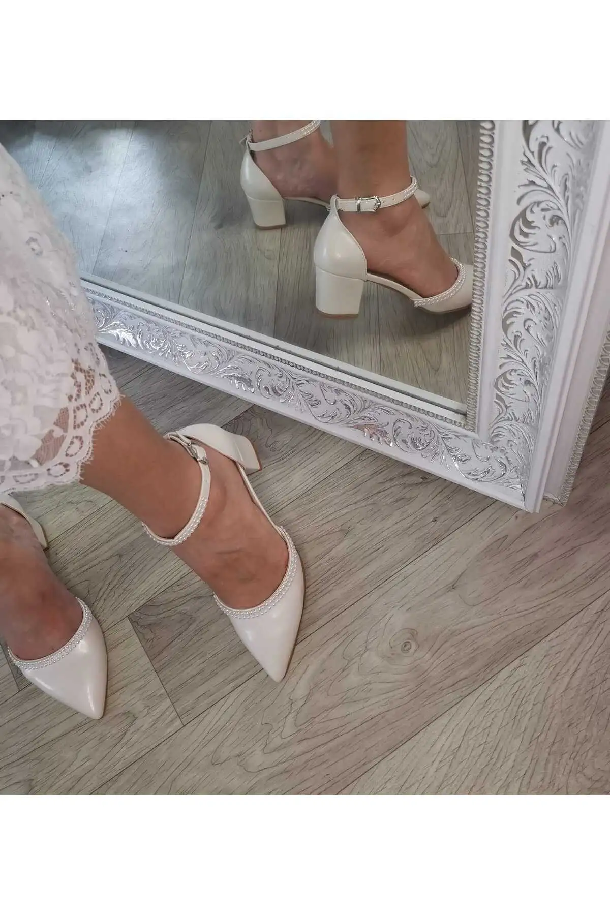کفش پاشنه بلند زنانه  عروسی  با پاشنه پهن 5 سانتیمتری به رنگ سفید مرواریدی شکسته و راحت - 7240 کفش پاشنه بلند زنانه عروسی با پاشنه پهن 5 سانتیمتری به رنگ سفید مرواریدی شکسته و راحت - 7240