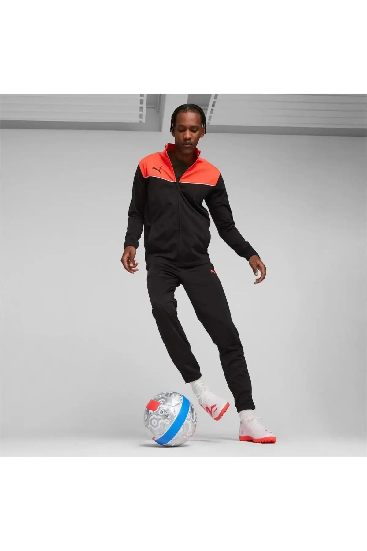 کفش فوتبال  فوتسال مردانه Future Play Tt 107381-01 سفید برند Puma - 7510 کفش فوتبال فوتسال مردانه Future Play Tt 107381-01 سفید برند Puma - 7510