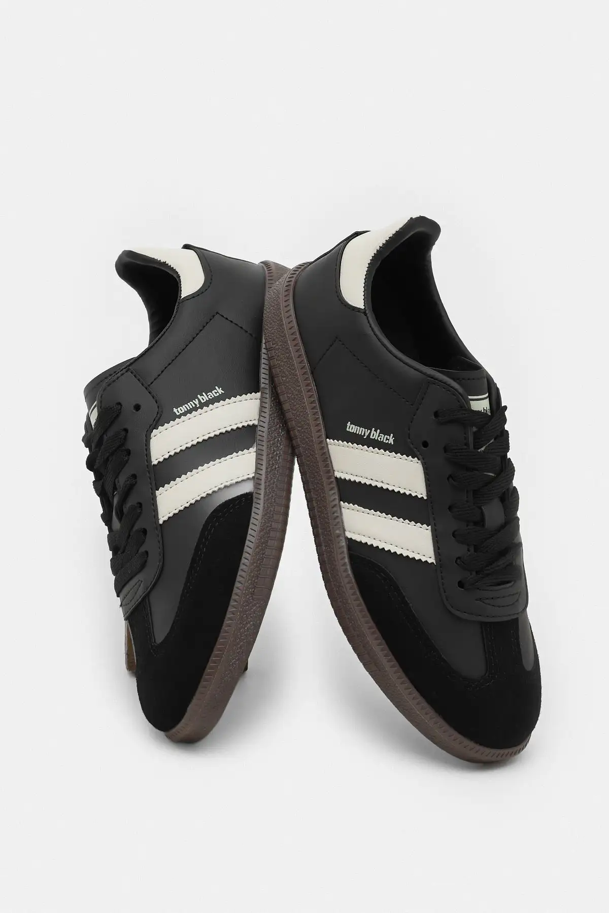 کفش ورزشی روزمره   بنددار با زیره ترمو مشکی و کرم، دارای نوار جانبی برند Tonny Black - 7478 کفش ورزشی روزمره بنددار با زیره ترمو مشکی و کرم، دارای نوار جانبی برند Tonny Black - 7478