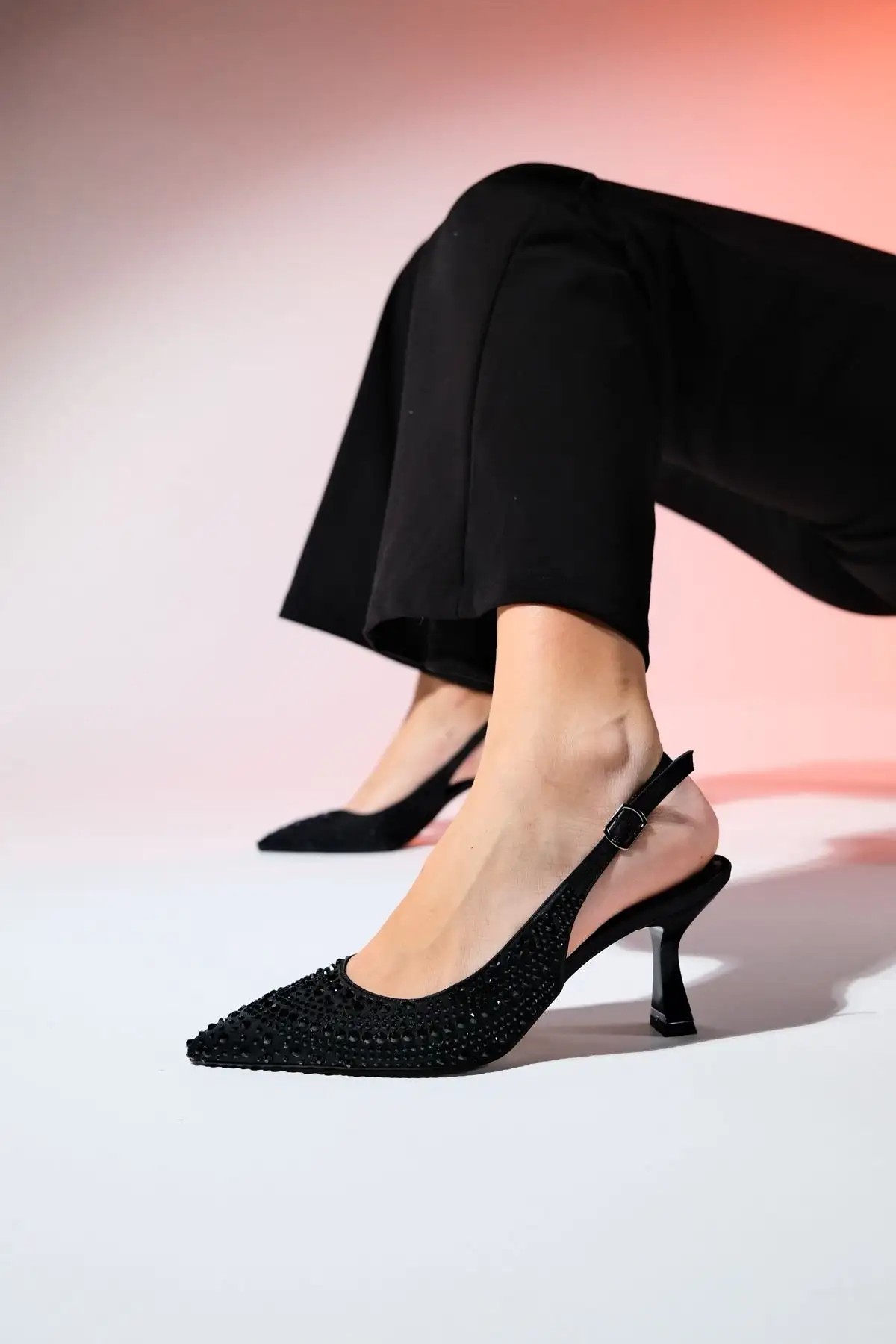 کفش پاشنه‌ بلند زنانه مجلسی جعبه‌ای ساتن مشکی JUAN با نگین‌دار - 7250