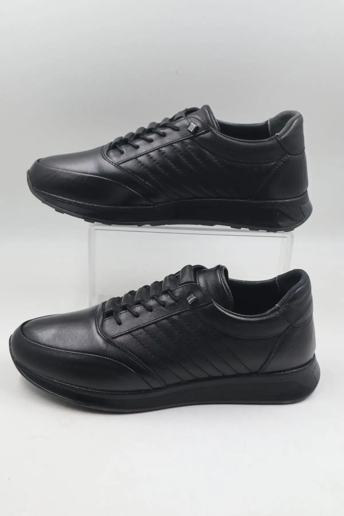 کفش روزمره مردانه  ورزشی  تمام ارگونومیک  از جنس چرم طبیعی، فوقالعاده راحت و سبک - 7349 کفش روزمره مردانه ورزشی تمام ارگونومیک از جنس چرم طبیعی، فوقالعاده راحت و سبک - 7349