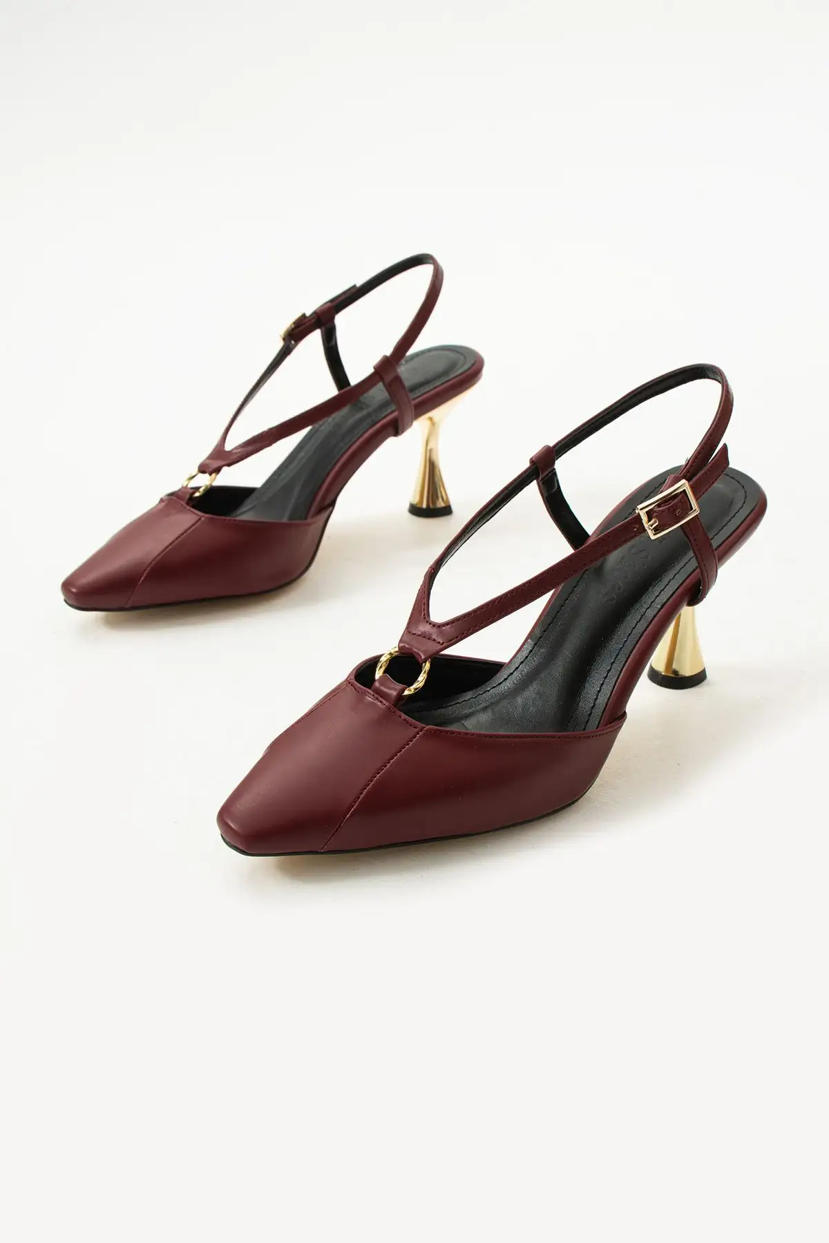 کفش پاشنه بلند زنانه  دار  مات بورگوندی لوکس با جزئیات طلایی، مناسب برای ترکیبهای شیک و زیبا در روزهای خاص و روزمره. - 7249 کفش پاشنه بلند زنانه دار مات بورگوندی لوکس با جزئیات طلایی، مناسب برای ترکیبهای شیک و زیبا در روزهای خاص و روزمره. - 7249