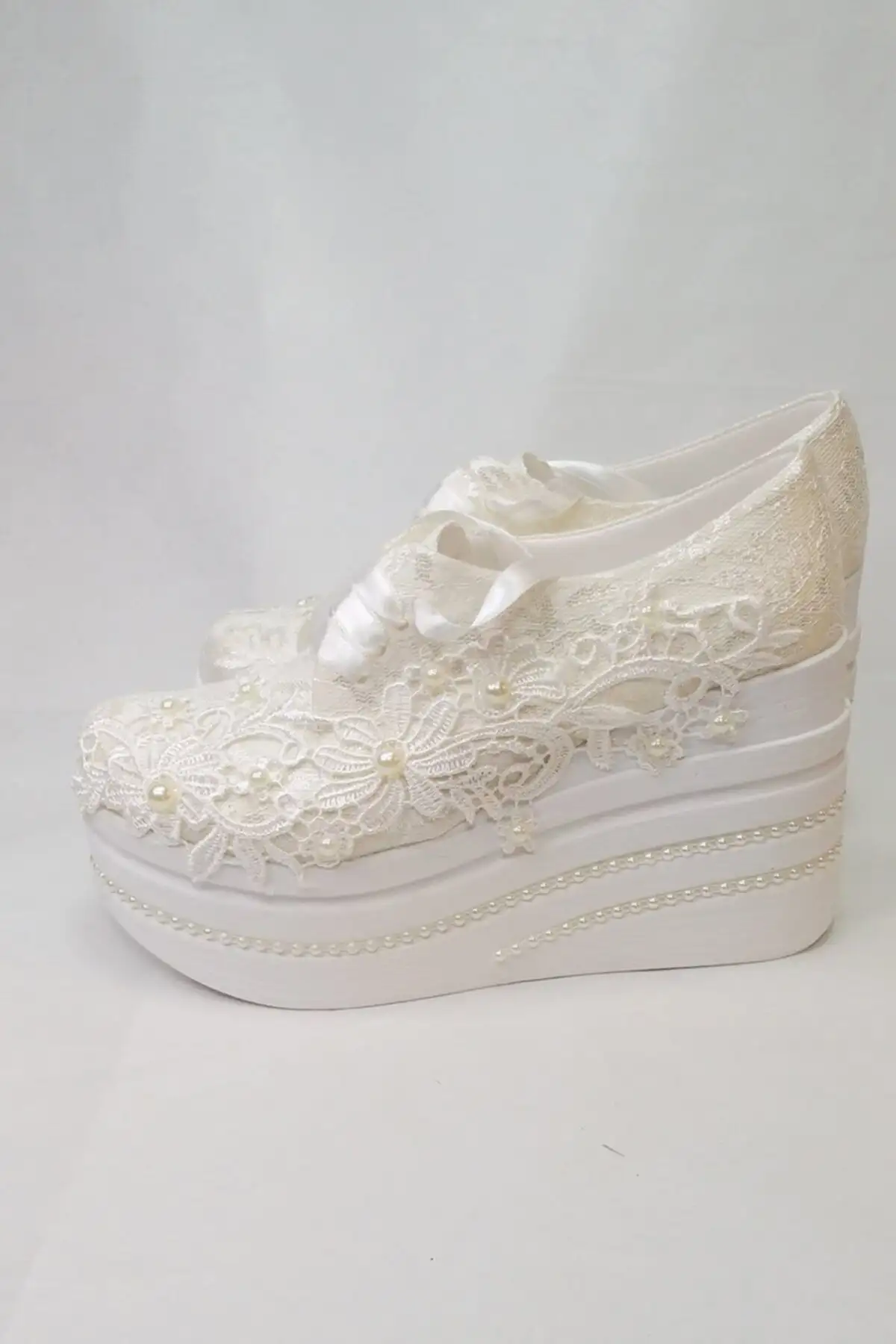 کفش پاشنه بلند زنانه  عروسی با پاشنه توپر و تزیینات گل دار مدل 602 - 7215 کفش پاشنه بلند زنانه عروسی با پاشنه توپر و تزیینات گل دار مدل 602 - 7215