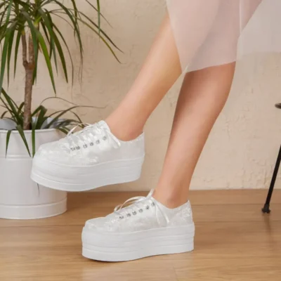 کفش پاشنه‌ بلند زنانه ورزشی عروس با جزئیات گل‌دوزی شده چنار501 - 7203