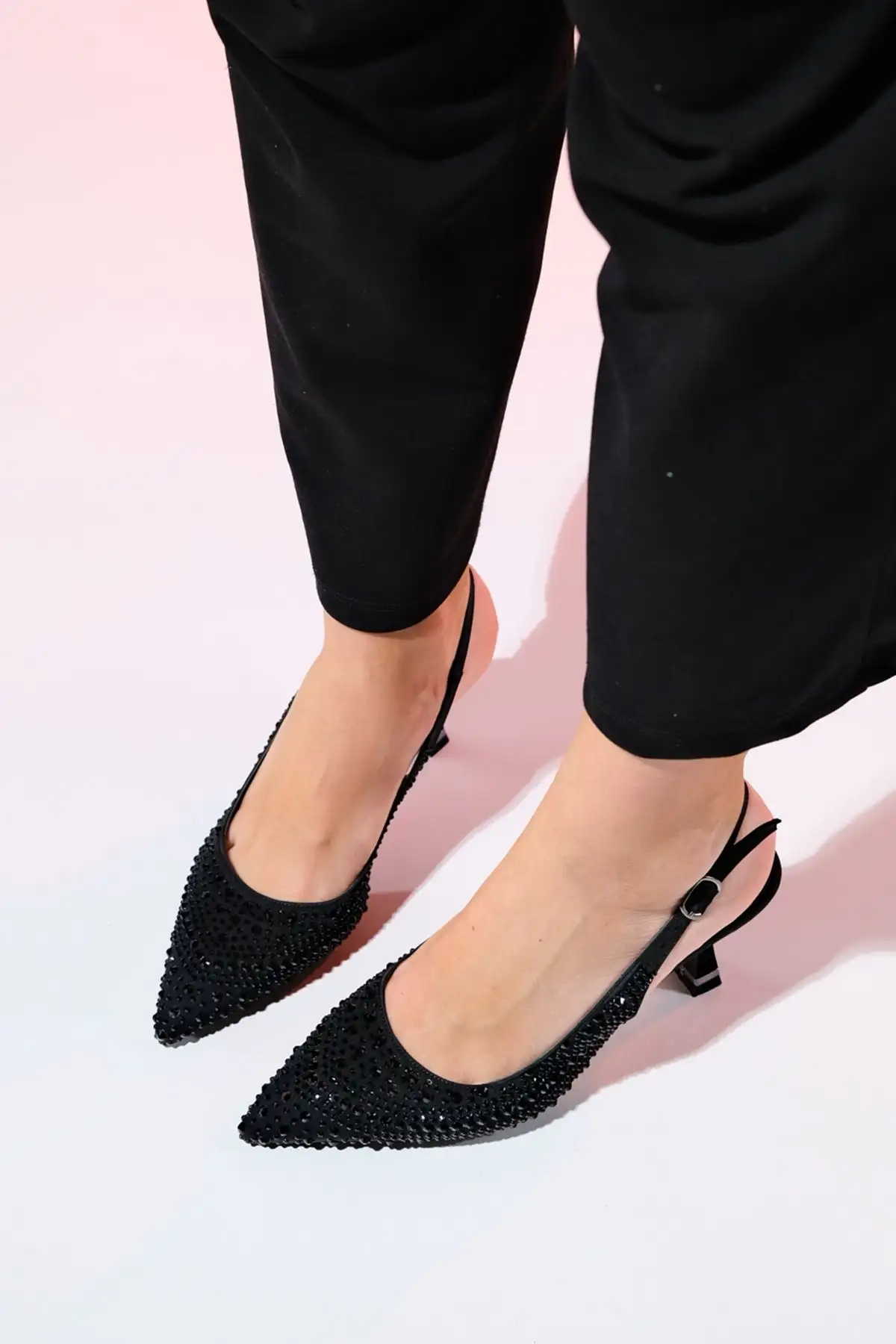 کفش پاشنه‌ بلند زنانه مجلسی جعبه‌ای ساتن مشکی JUAN با نگین‌دار - 7250