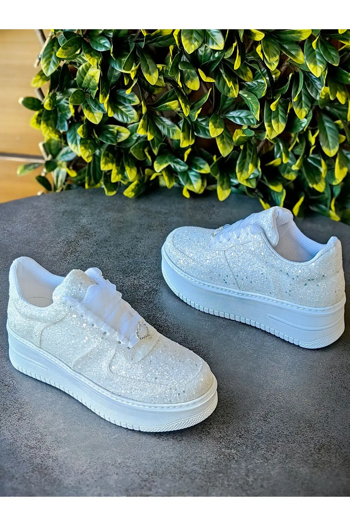 کفش پاشنه بلند زنانه کتانی عروس با درخشش و براقی سفید شکسته، فوقالعاده راحت و با کیفیت برای عروس - 7197 کفش پاشنه بلند زنانه کتانی عروس با درخشش و براقی سفید شکسته، فوقالعاده راحت و با کیفیت برای عروس - 7197