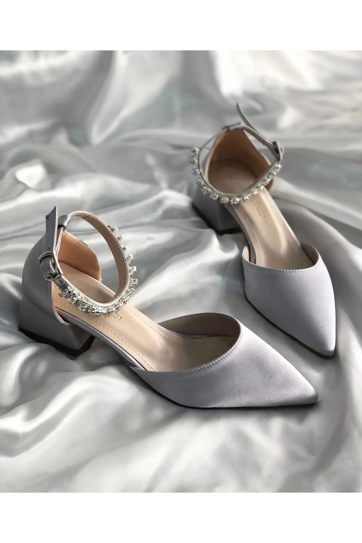 کفش پاشنه بلند زنانه بافتنی سنگدار ساتن پاشنه کوتاه   مجلسی - 7235 کفش پاشنه بلند زنانه بافتنی سنگدار ساتن پاشنه کوتاه مجلسی - 7235