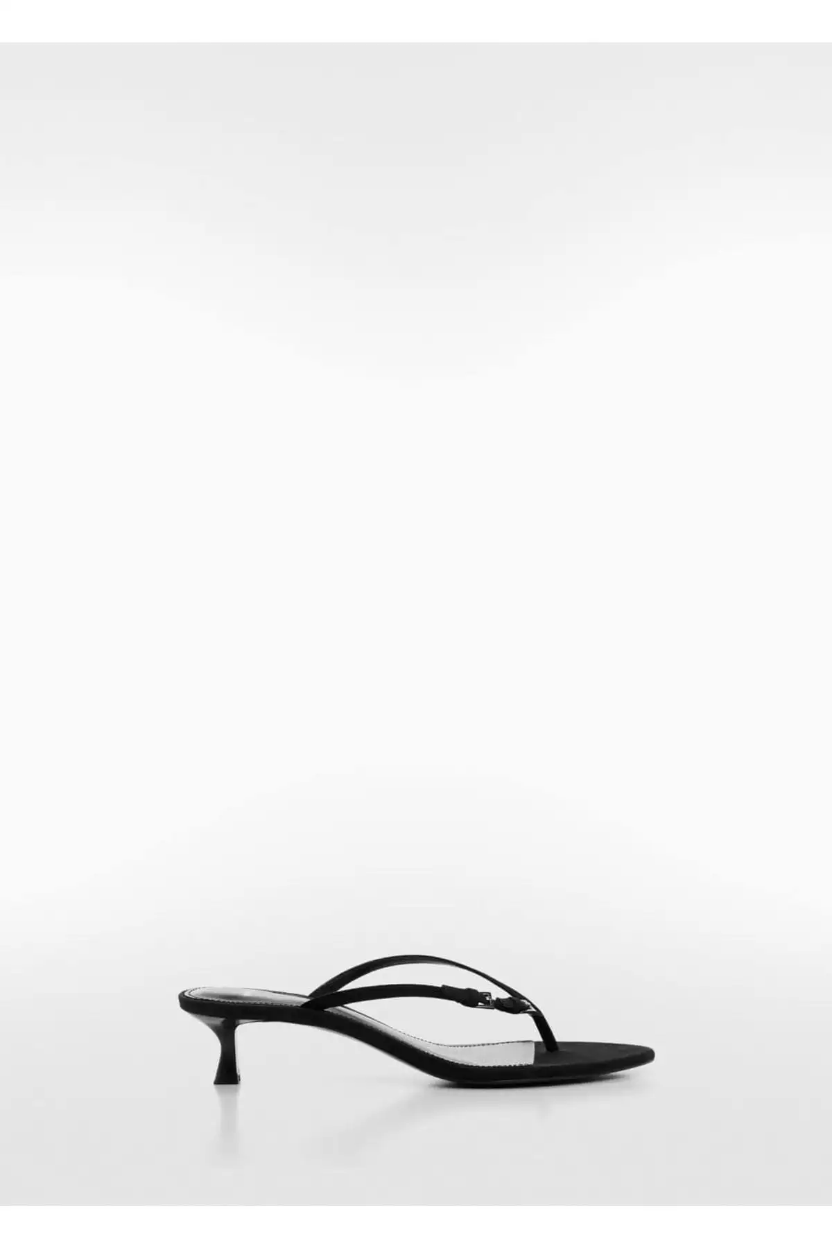 کفش صندل زنانه تکا جزئیات پاشنهدار  برند MANGO - 7437 کفش صندل زنانه تکا جزئیات پاشنهدار برند MANGO - 7437