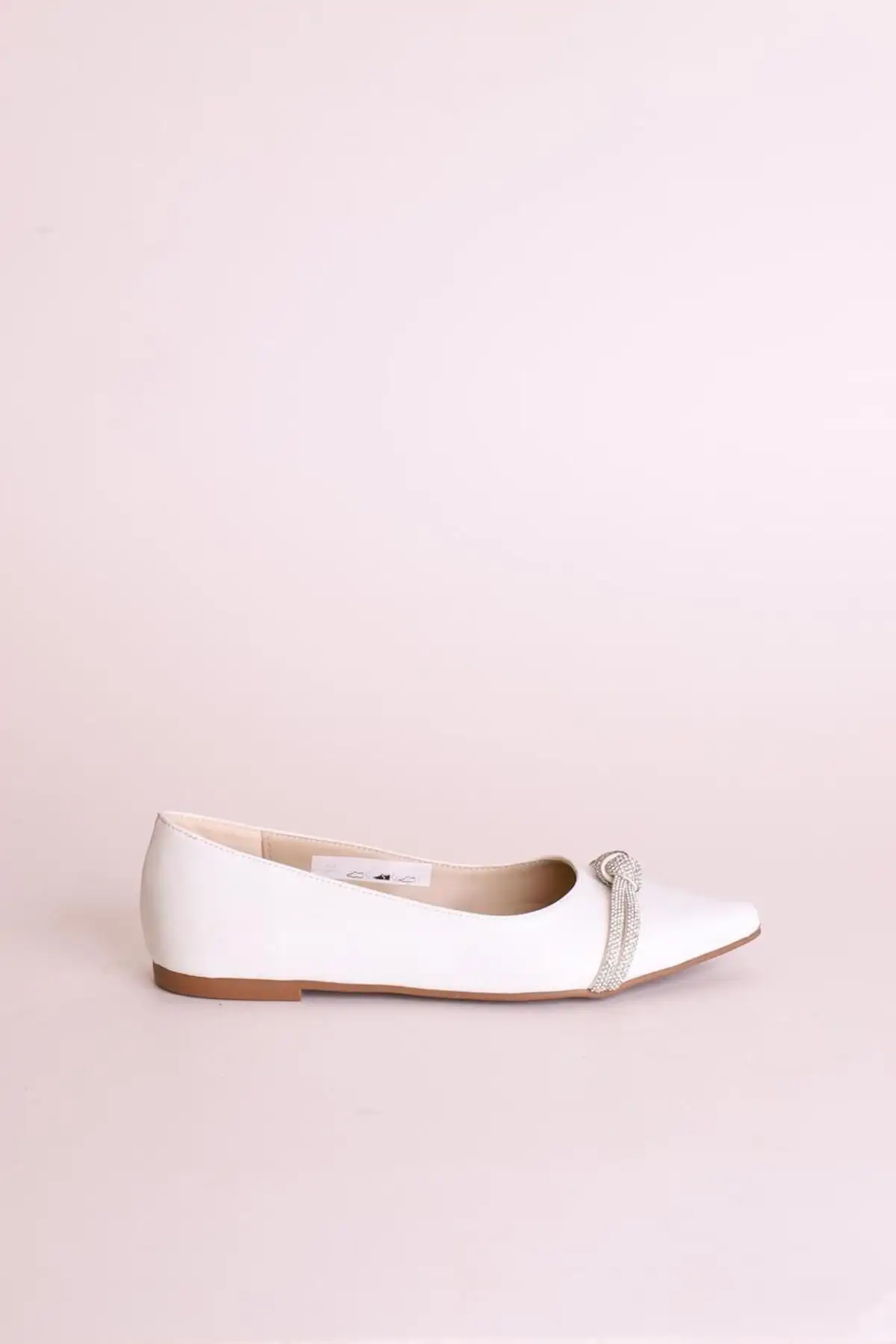 کفش تخت زنانه   سفید با کفی صاف و سنگدار 468115-2Y4 - 7188 کفش تخت زنانه سفید با کفی صاف و سنگدار 468115-2Y4 - 7188